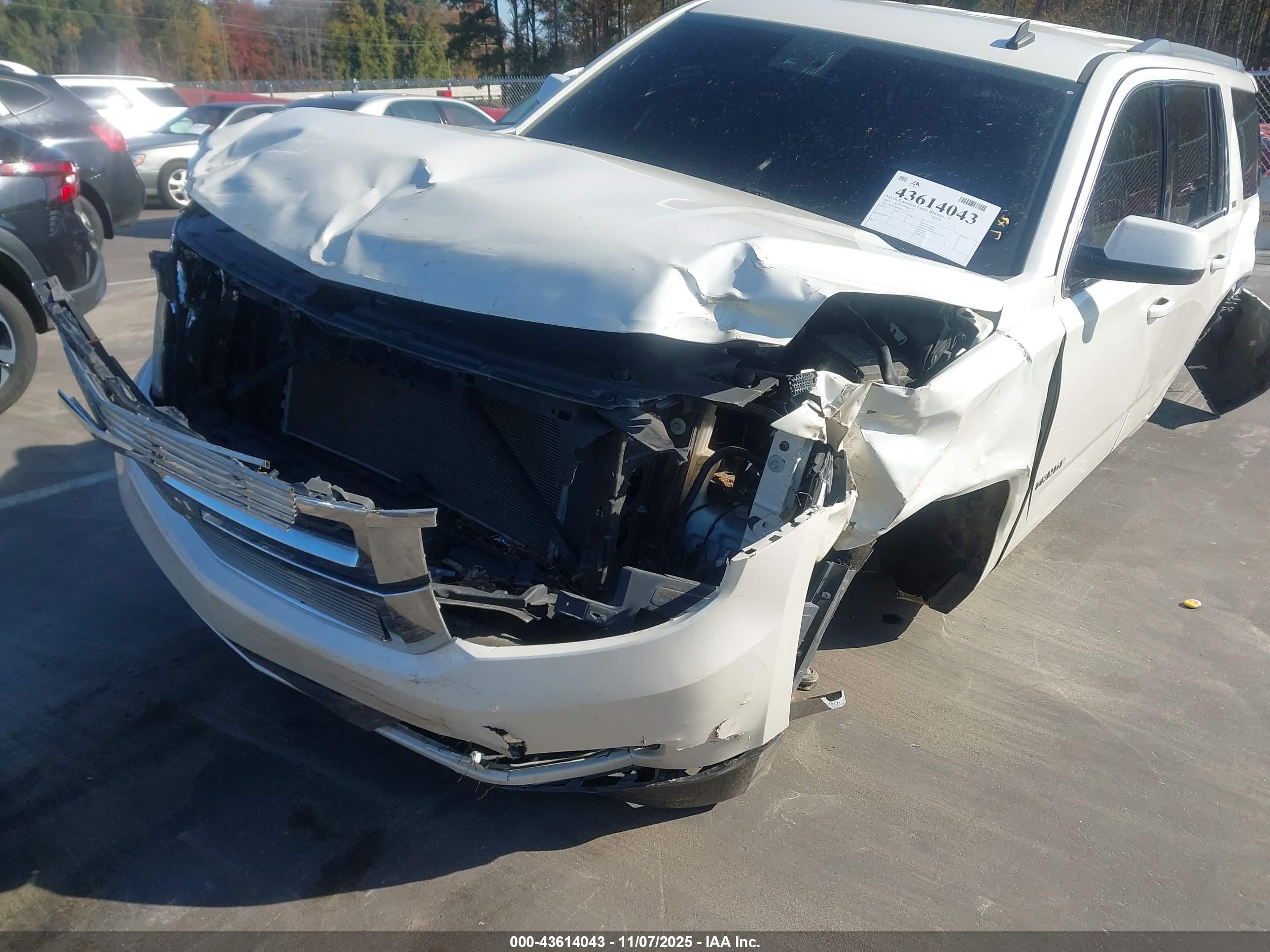 CHEVROLET TAHOE image 6