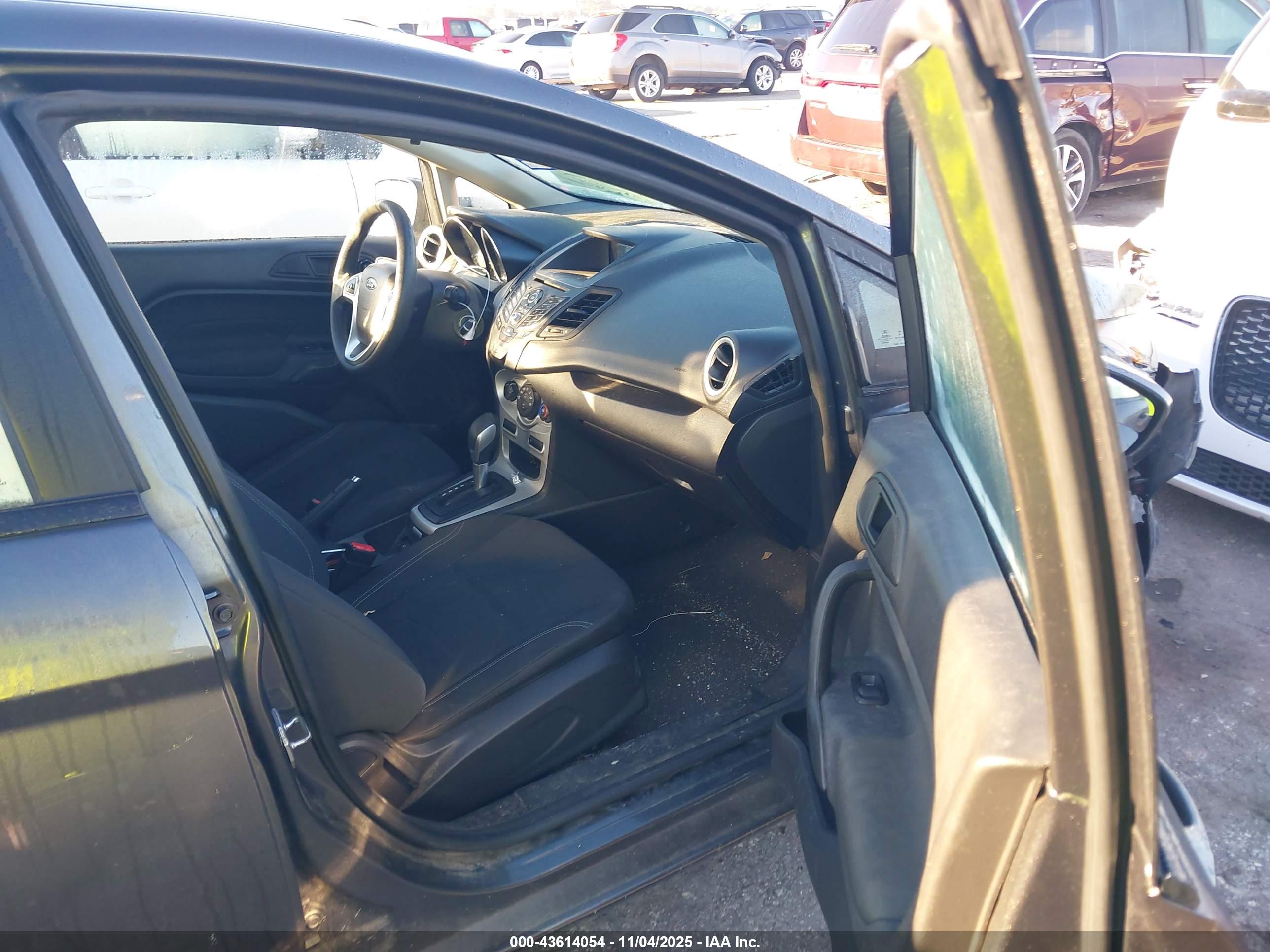 FORD FIESTA image 5