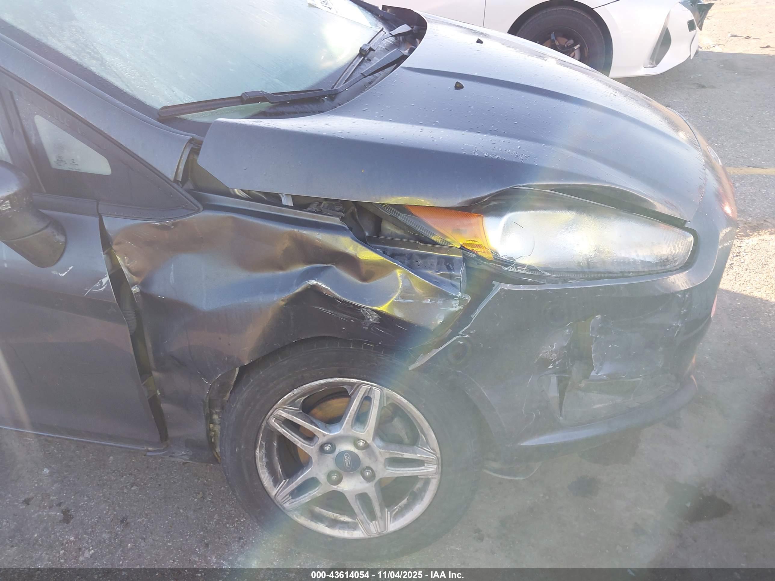 FORD FIESTA image 6