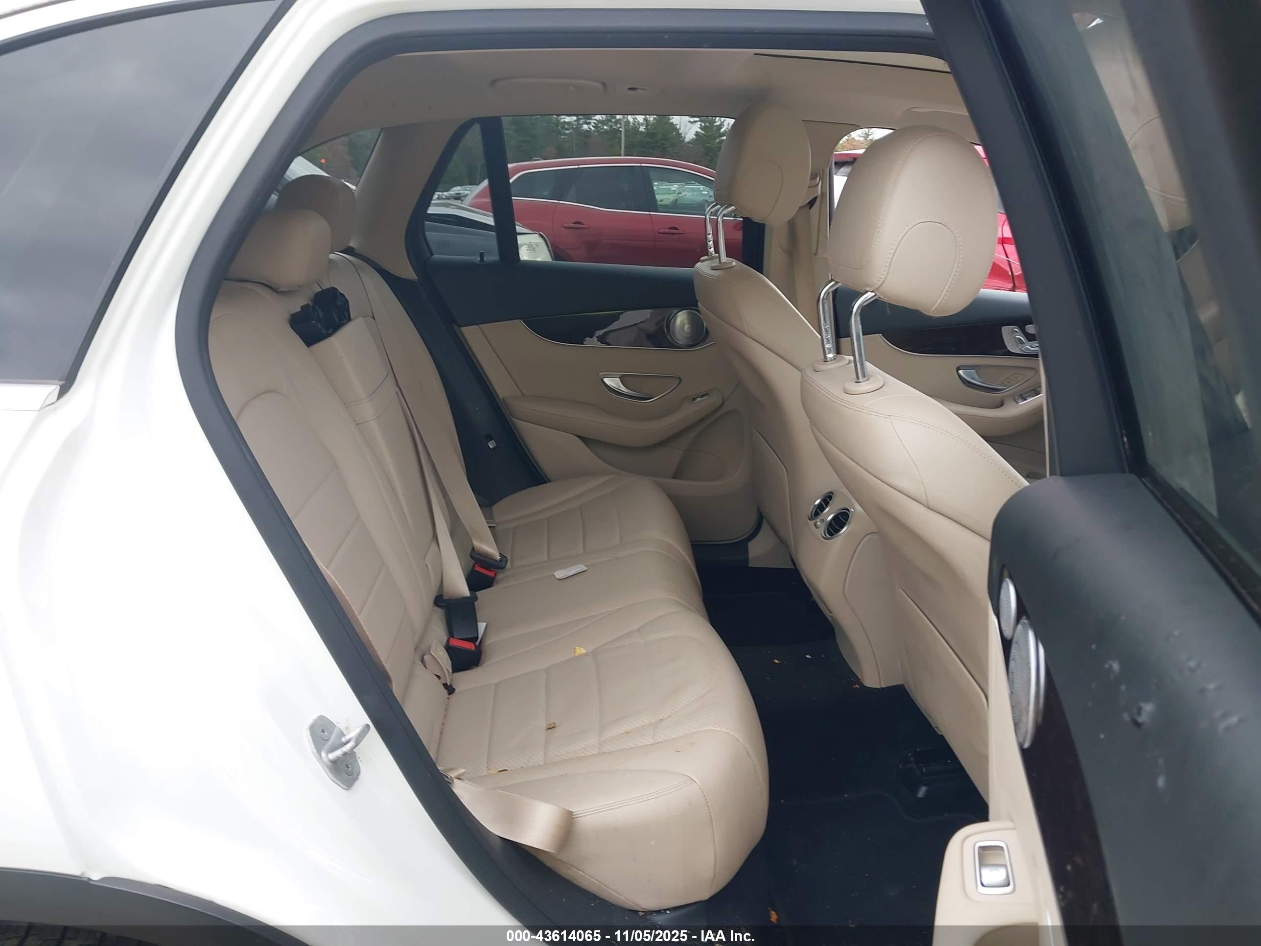 MERCEDES-BENZ GLC image 8