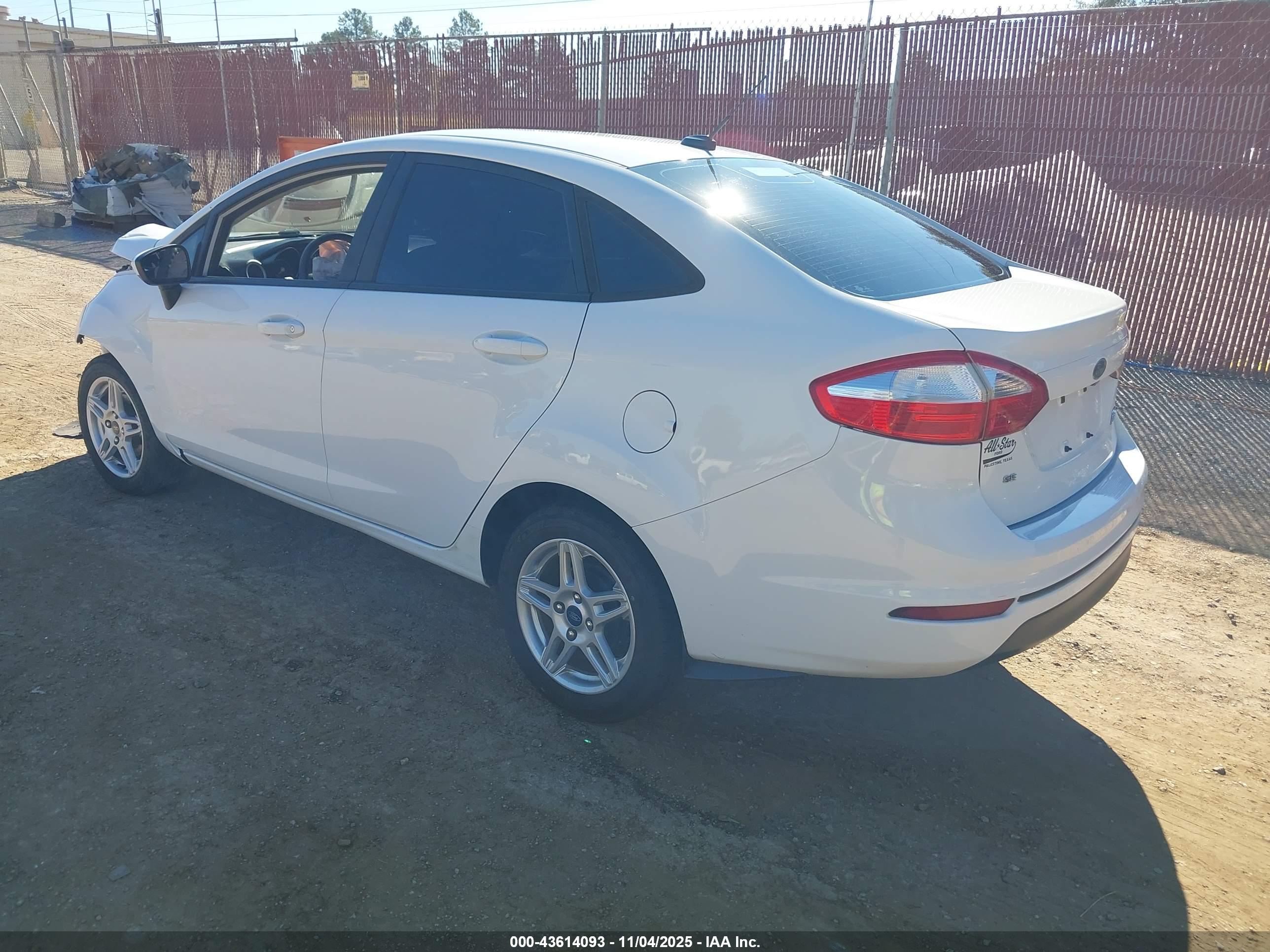 FORD FIESTA image 3