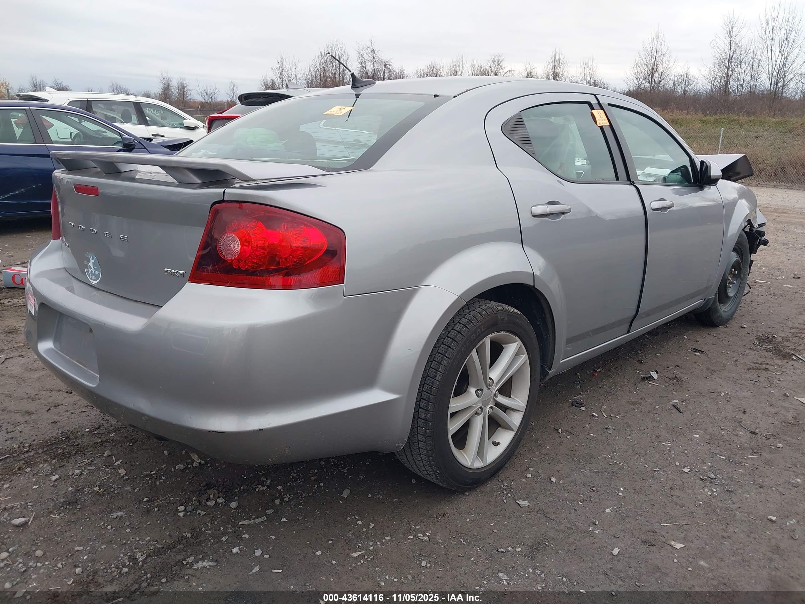 DODGE AVENGER image 4