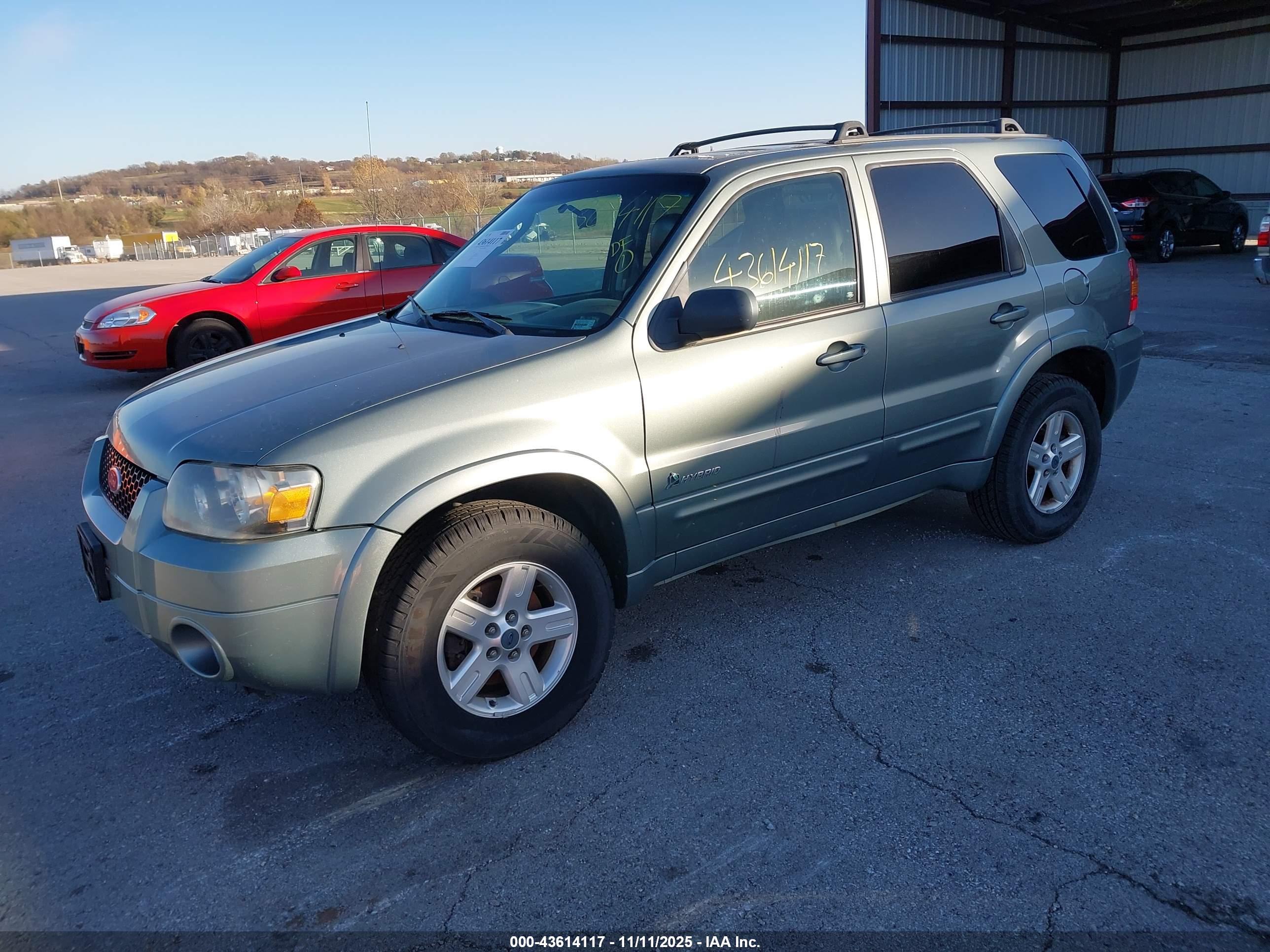 FORD ESCAPE image 2