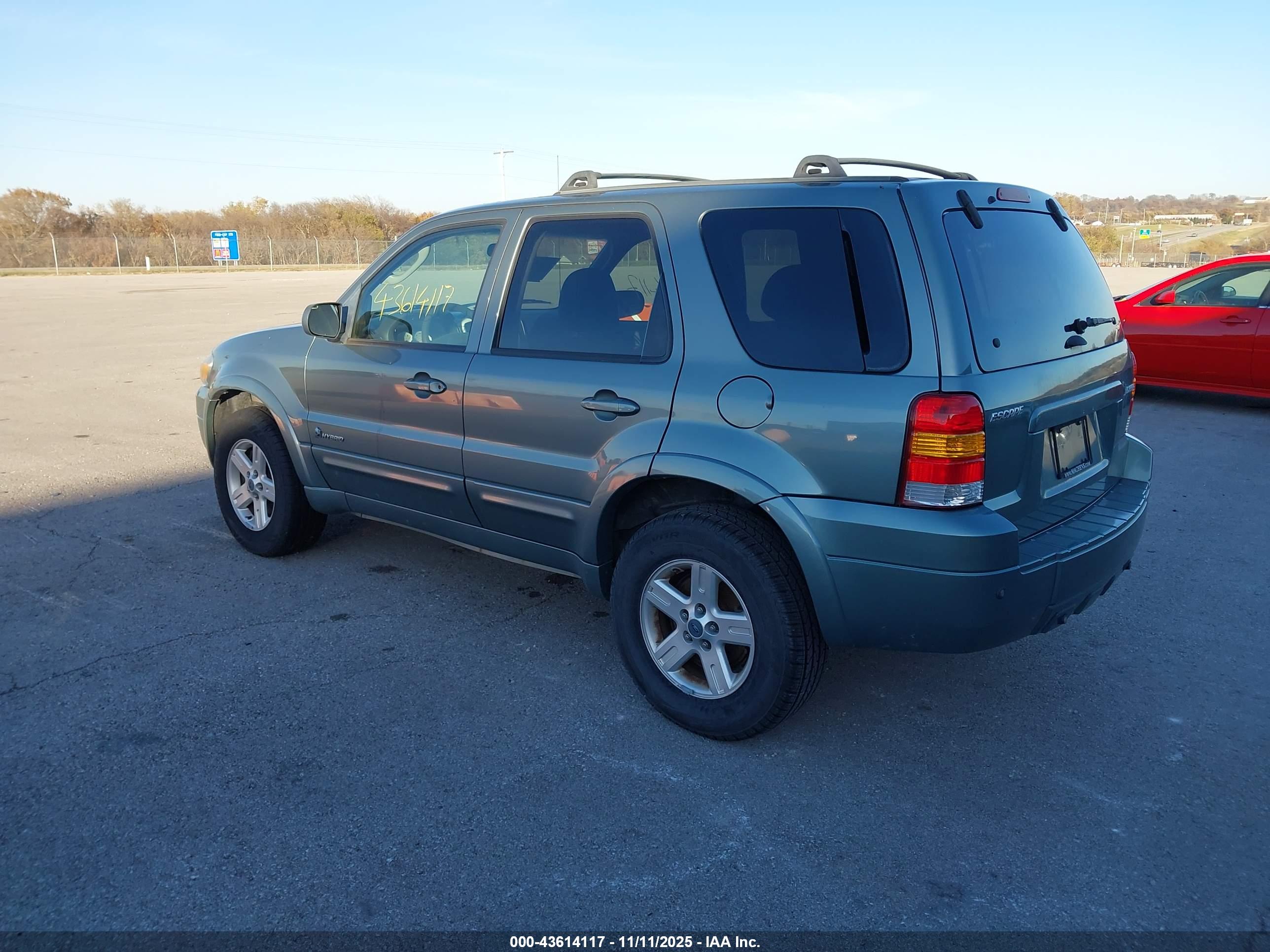 FORD ESCAPE image 3