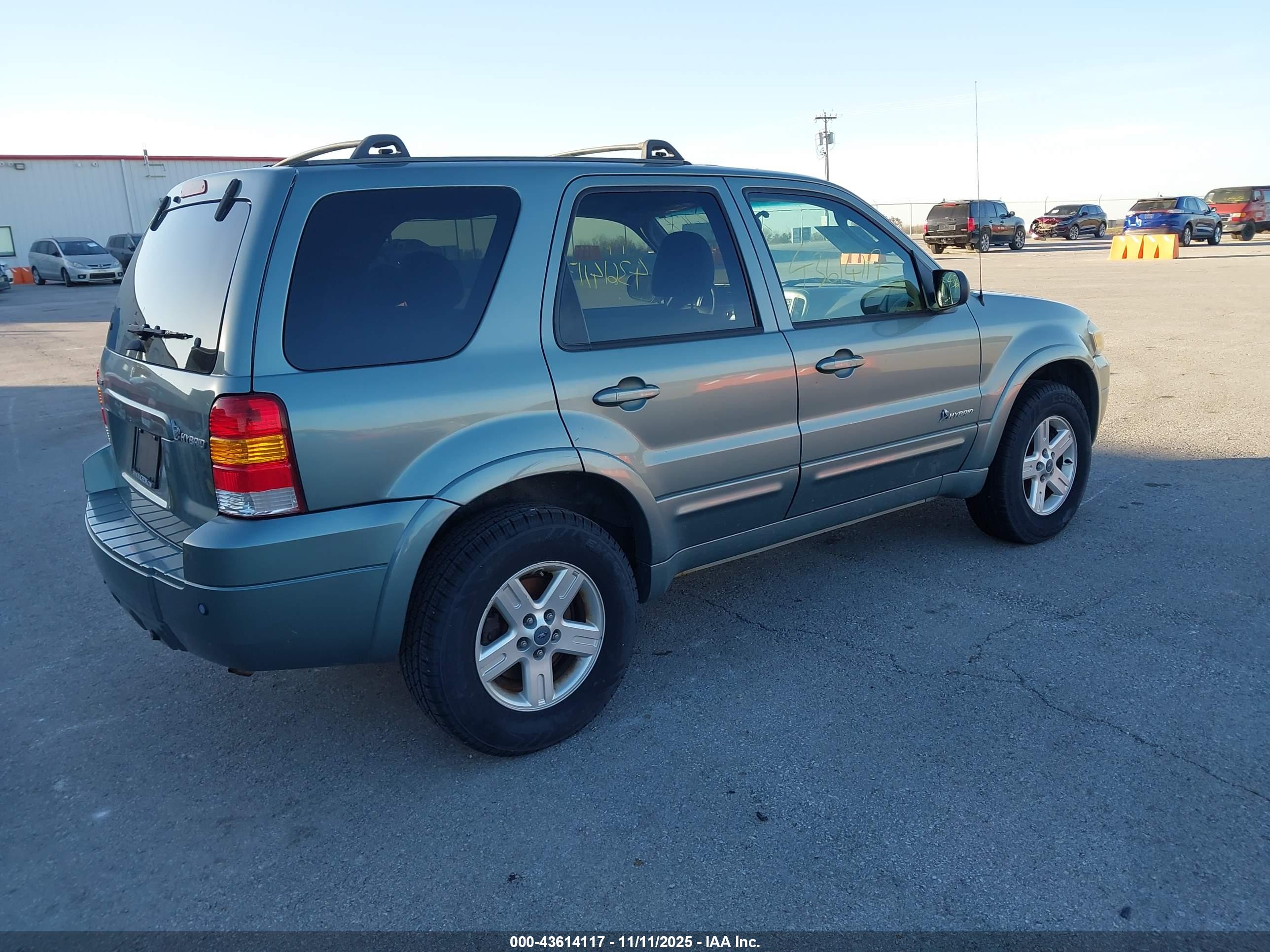 FORD ESCAPE image 4