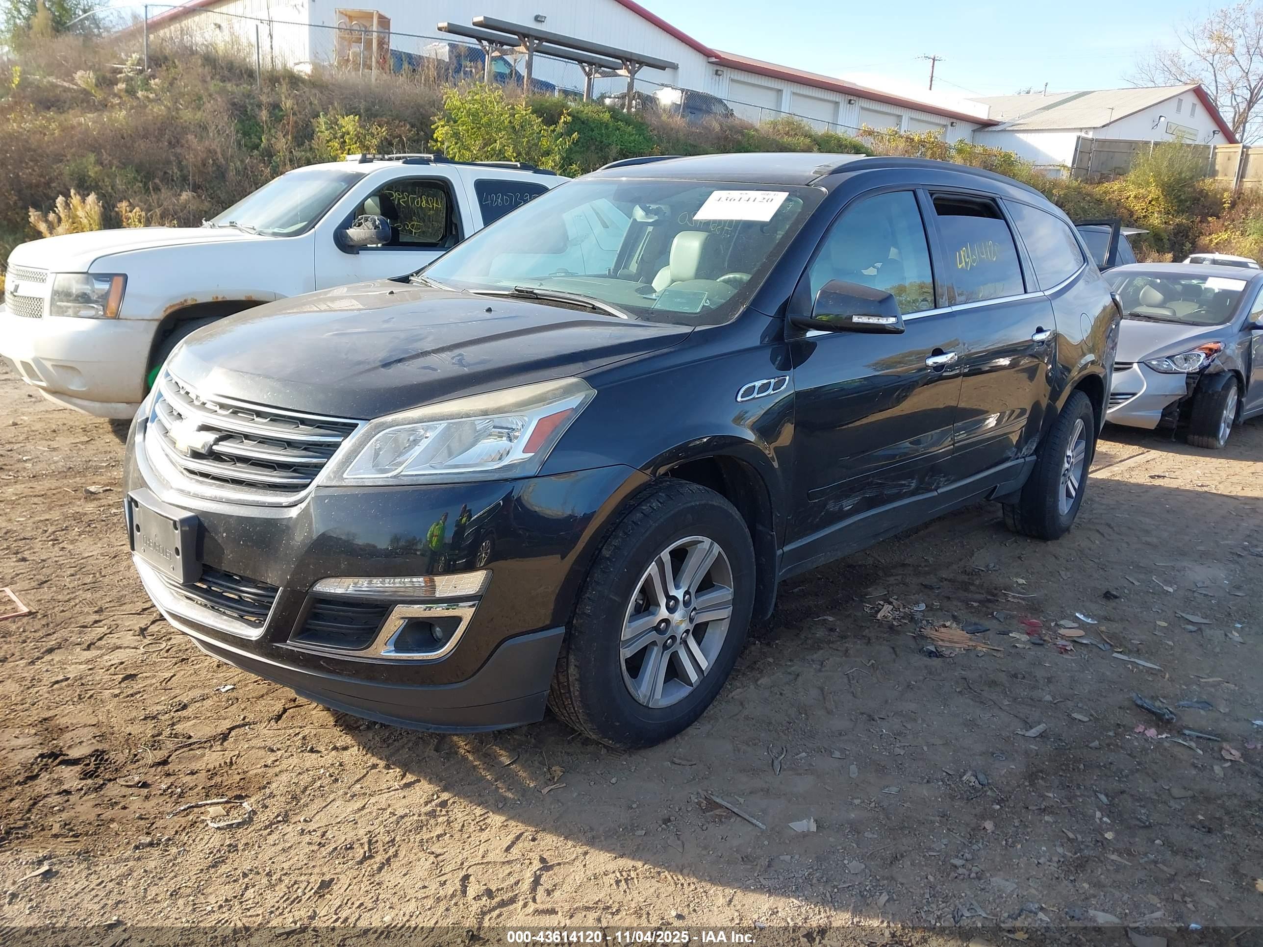 CHEVROLET TRAVERSE image 2