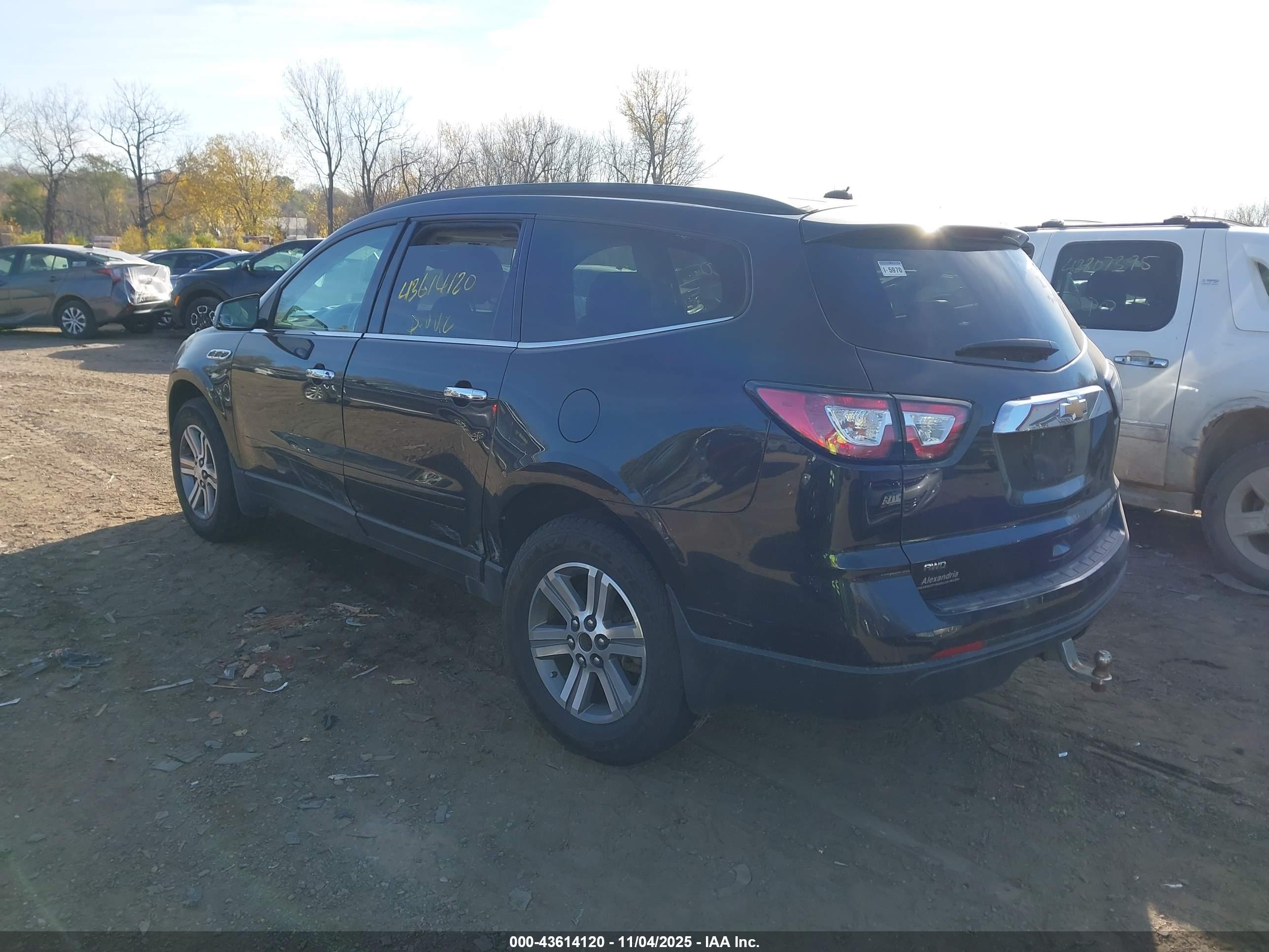 CHEVROLET TRAVERSE image 3
