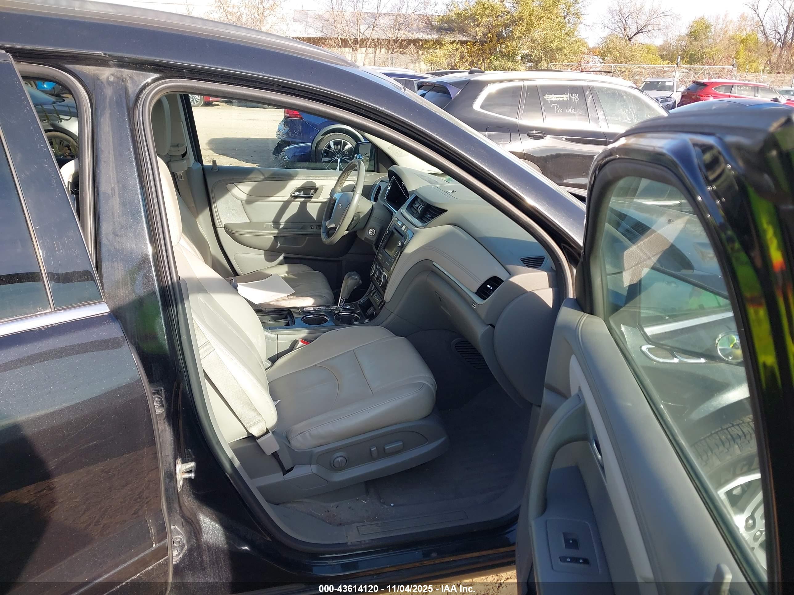 CHEVROLET TRAVERSE image 5