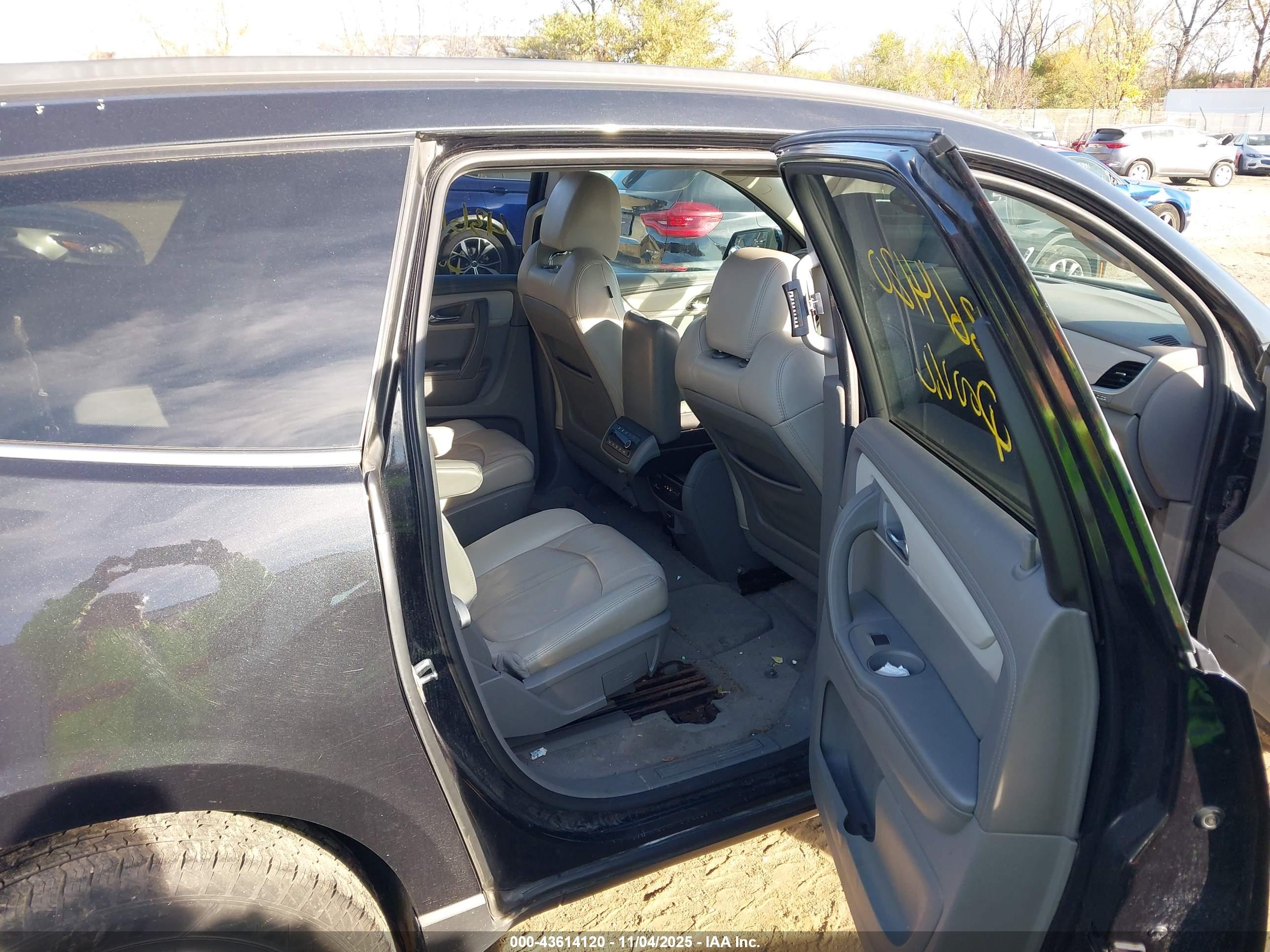 CHEVROLET TRAVERSE image 8
