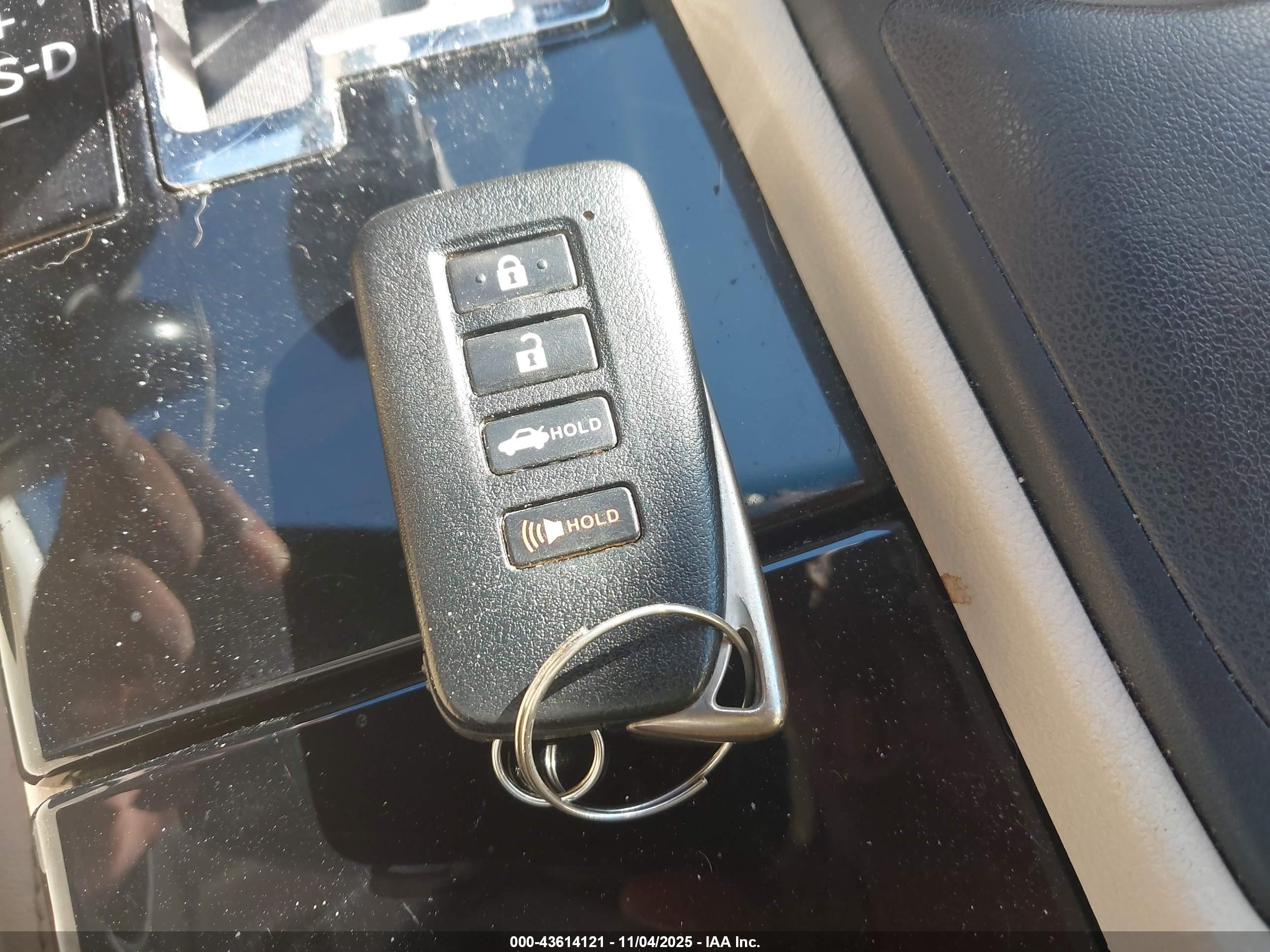 LEXUS ES image 11