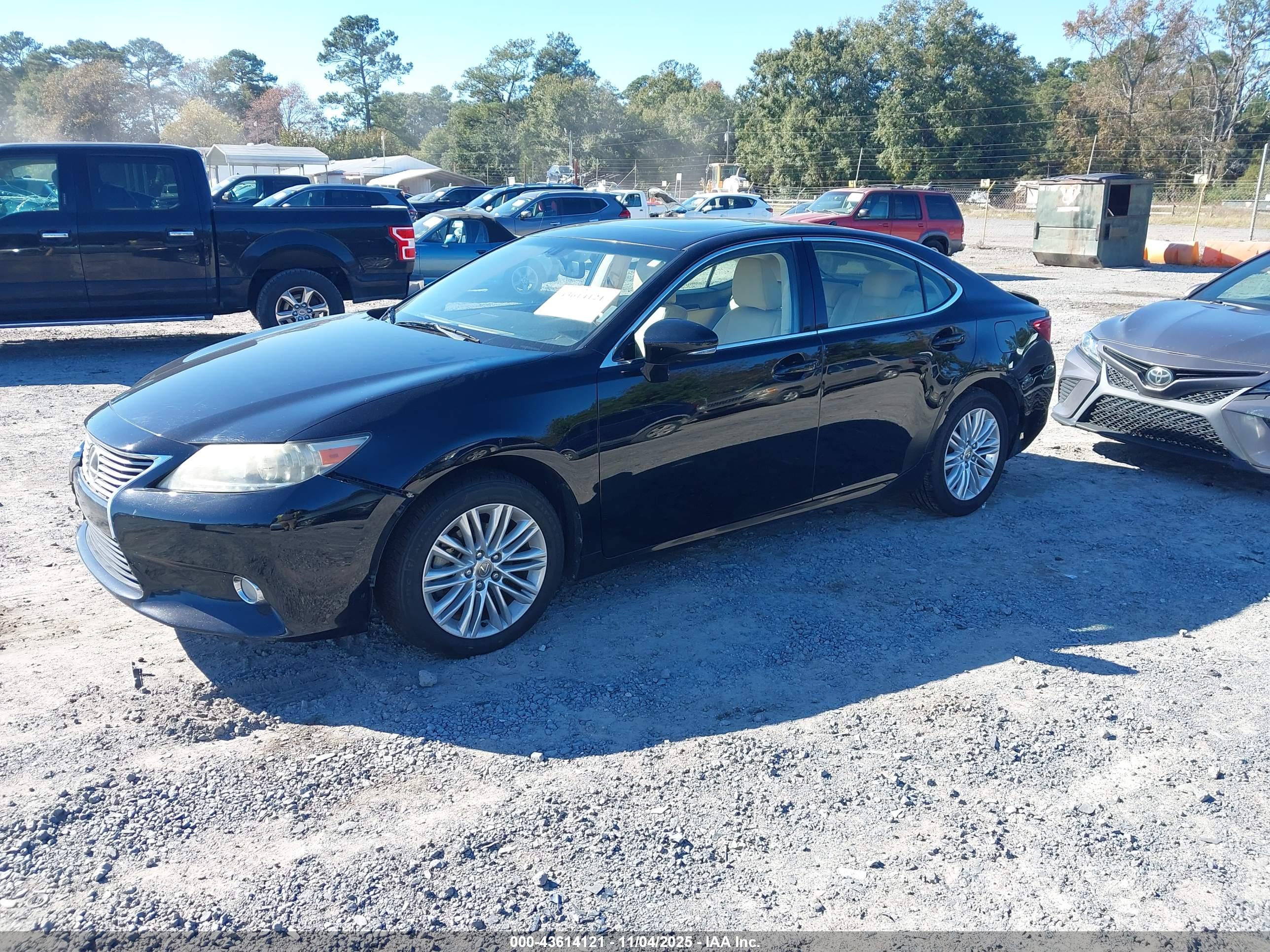 LEXUS ES image 2