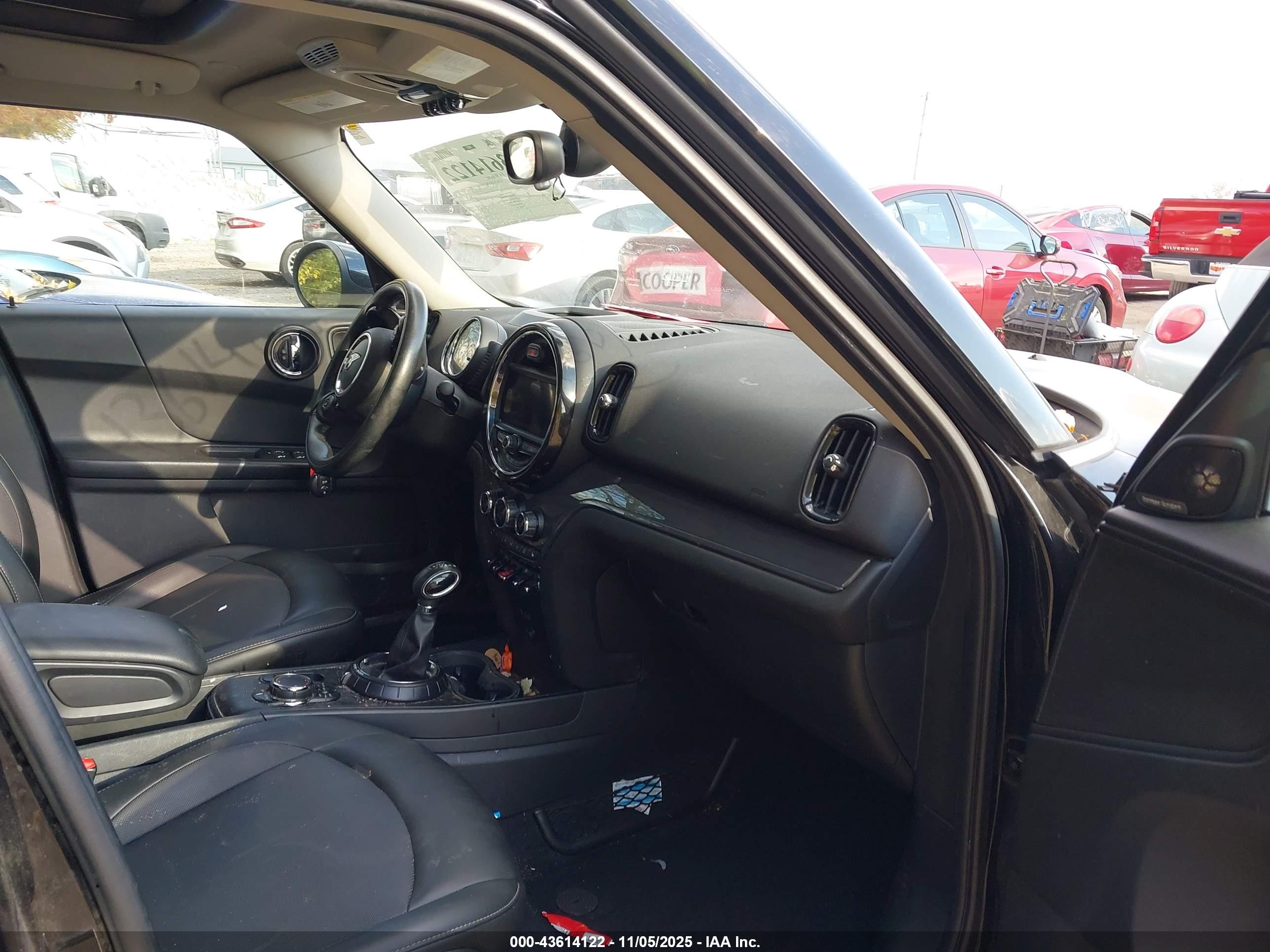 MINI COUNTRYMAN image 5
