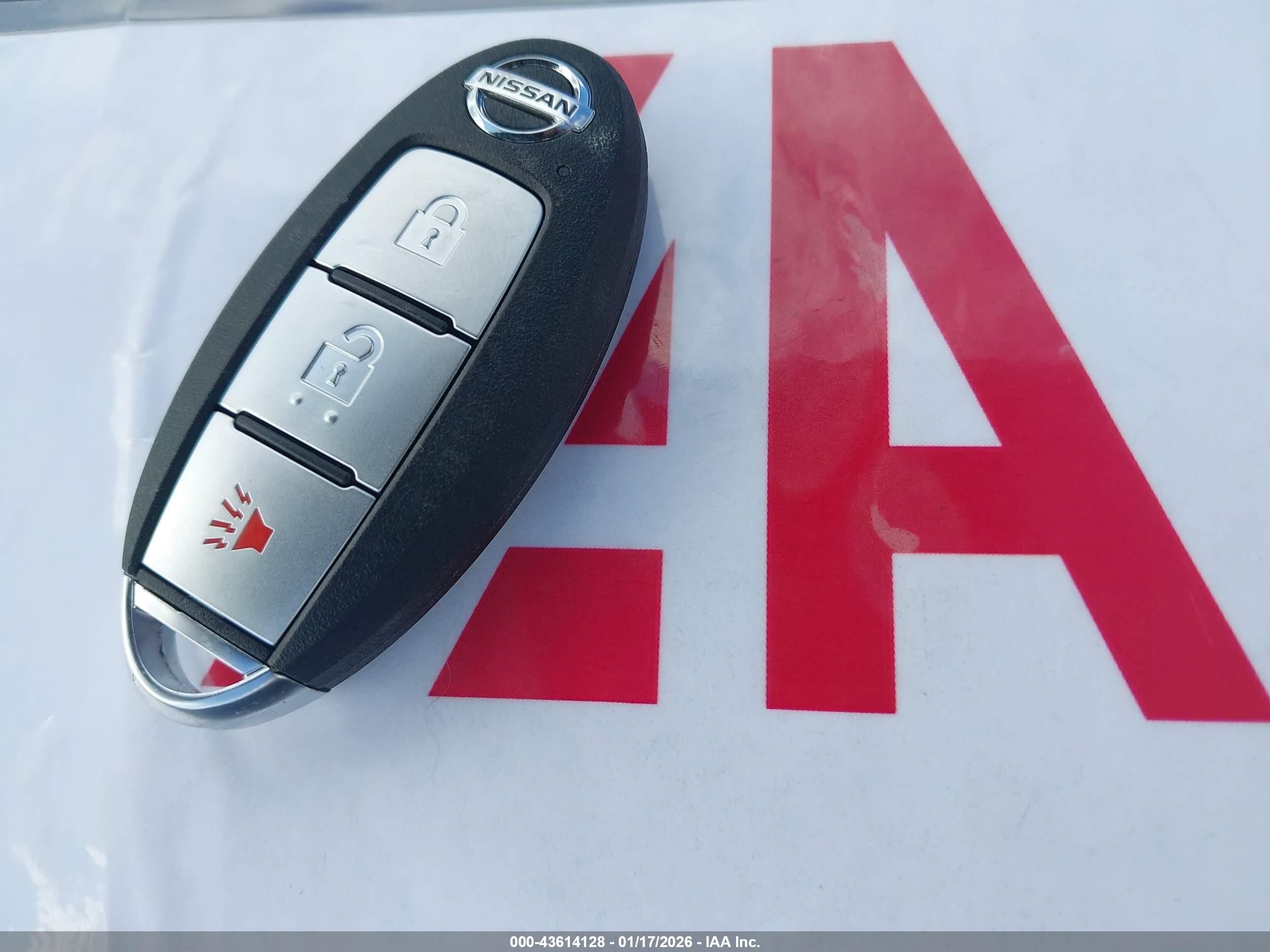 NISSAN TITAN image 11