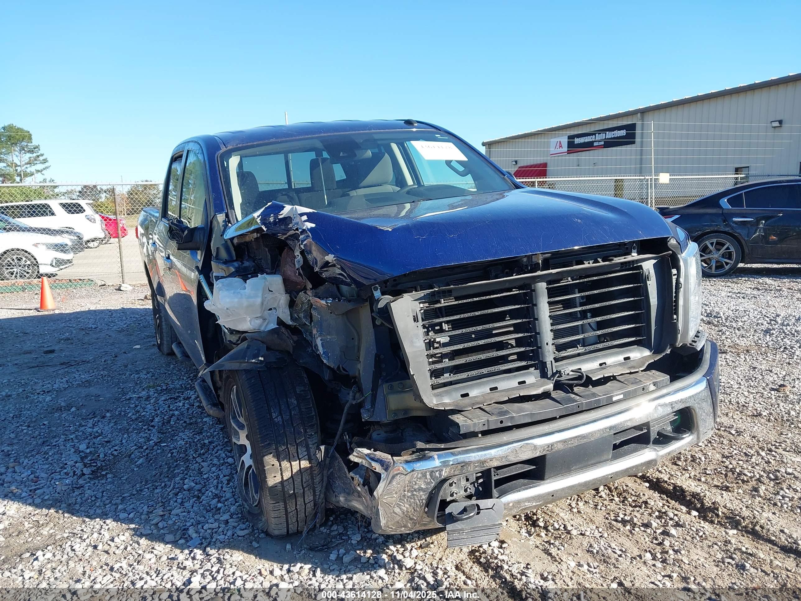 NISSAN TITAN image 6