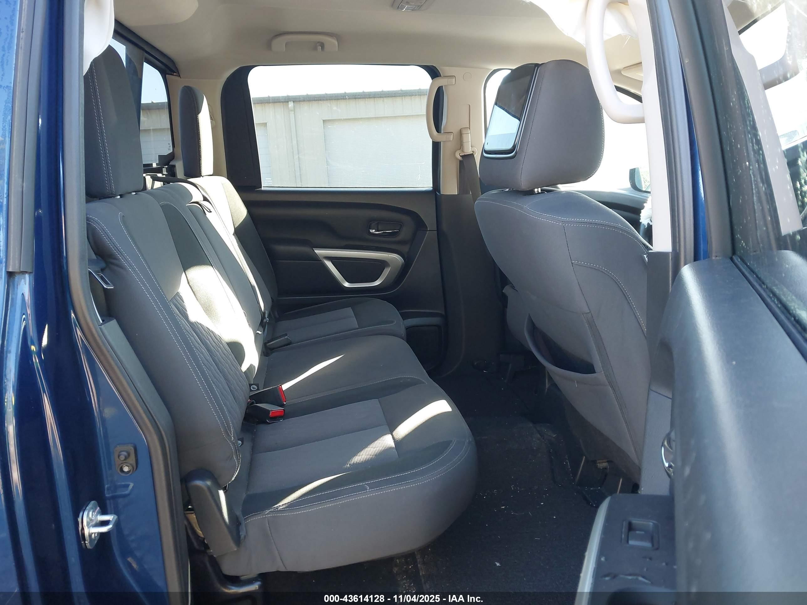 NISSAN TITAN image 8