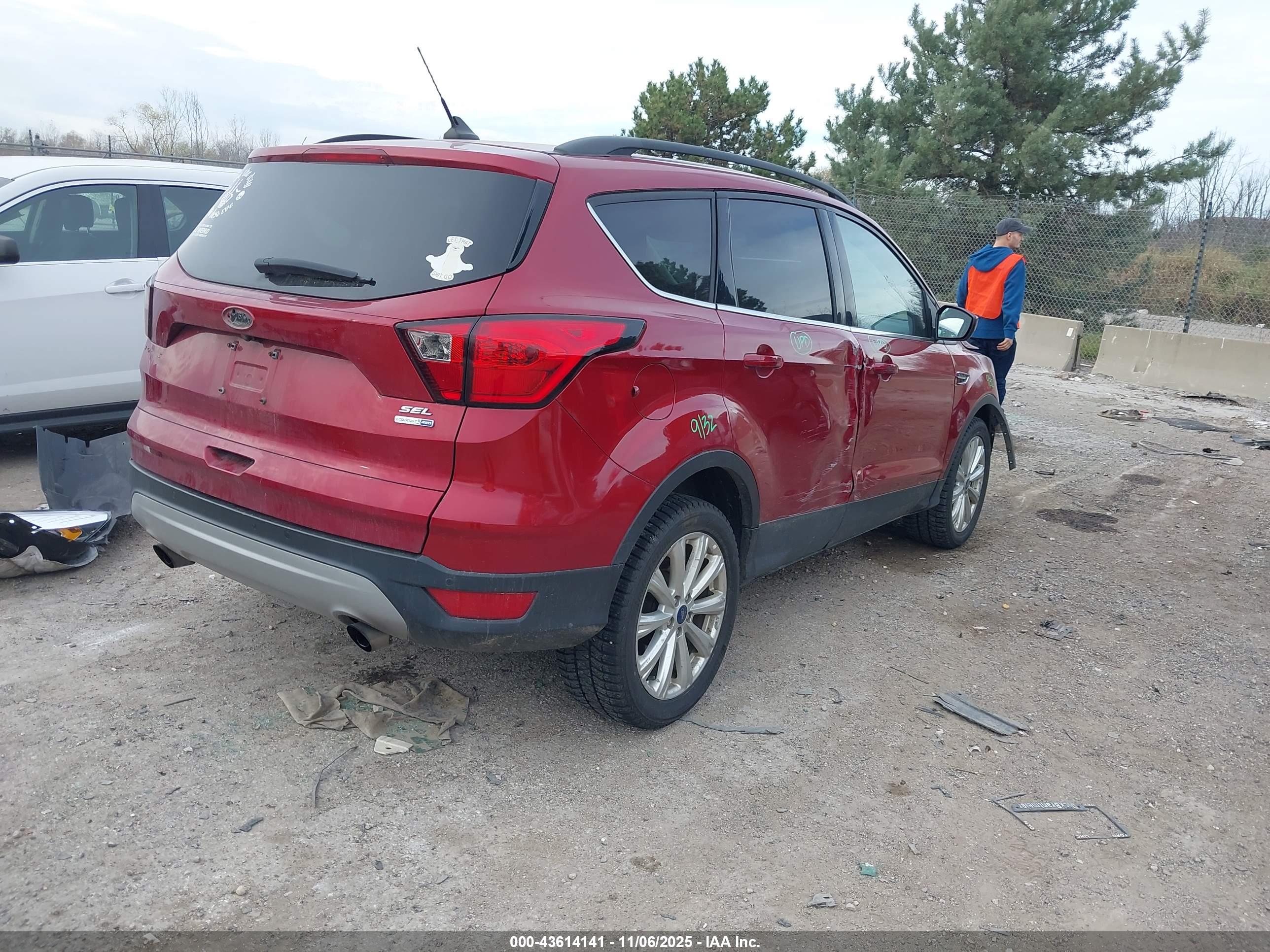 FORD ESCAPE image 4