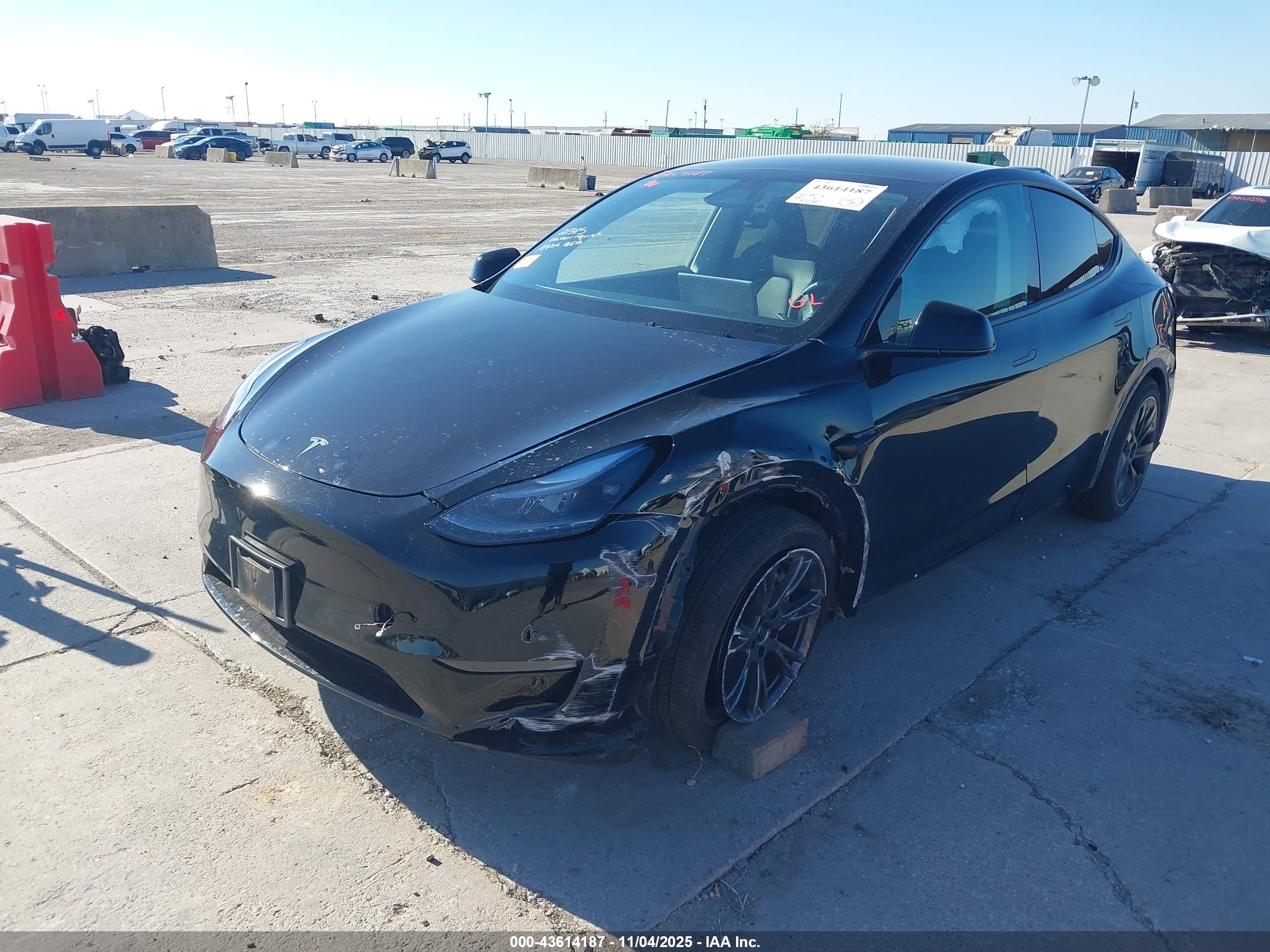 TESLA MODEL image 2