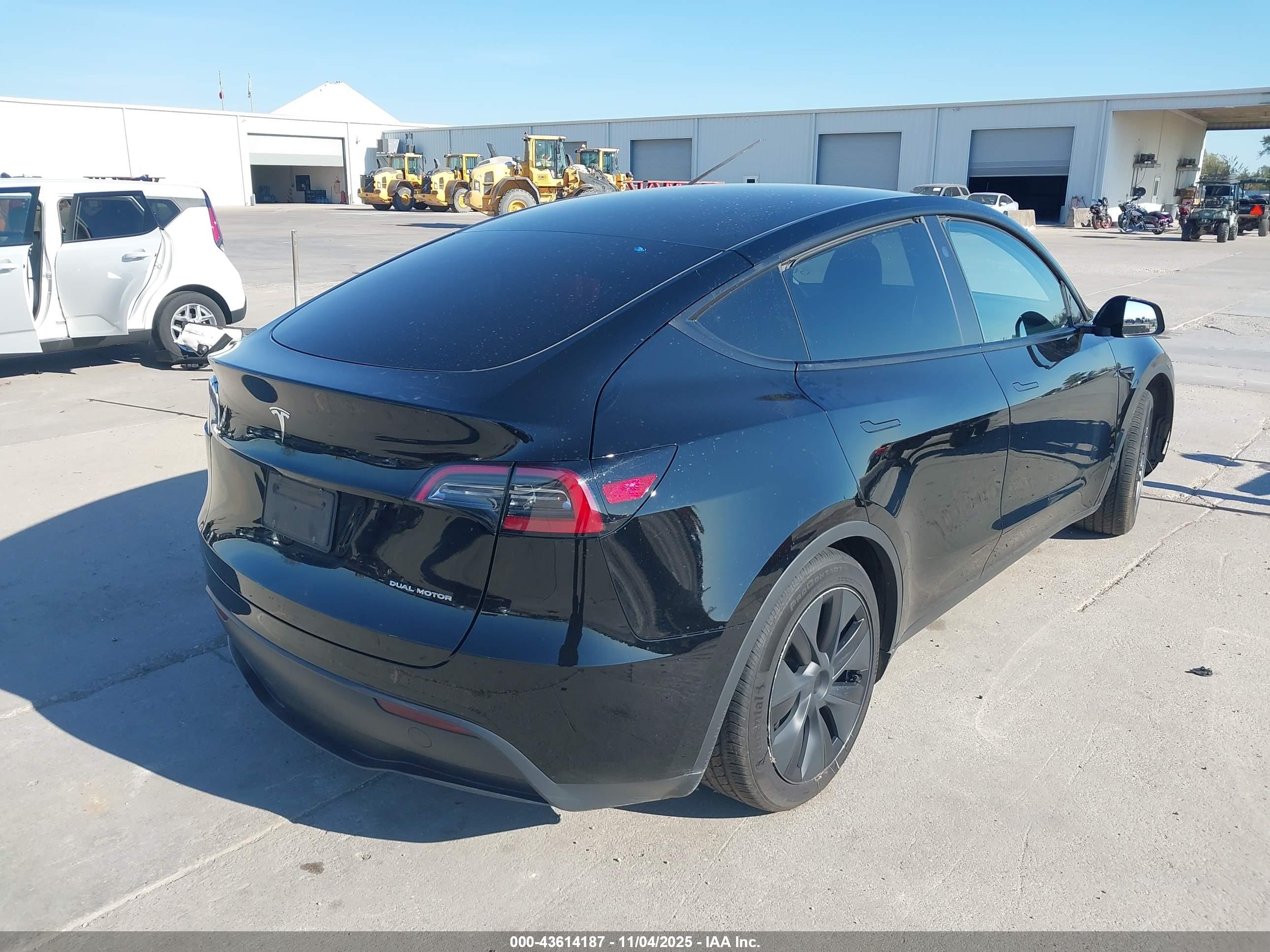 TESLA MODEL image 4