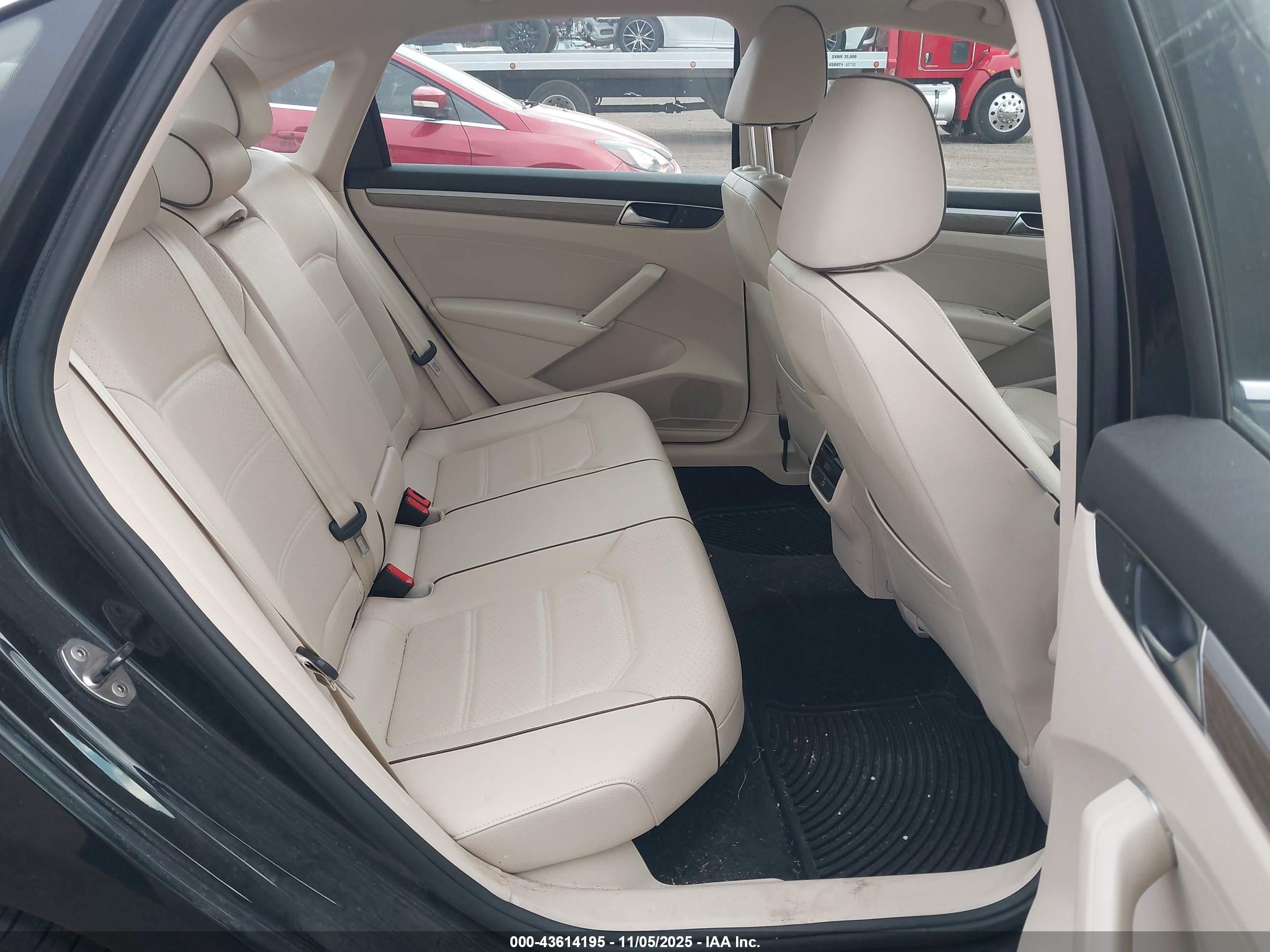 VOLKSWAGEN PASSAT image 8