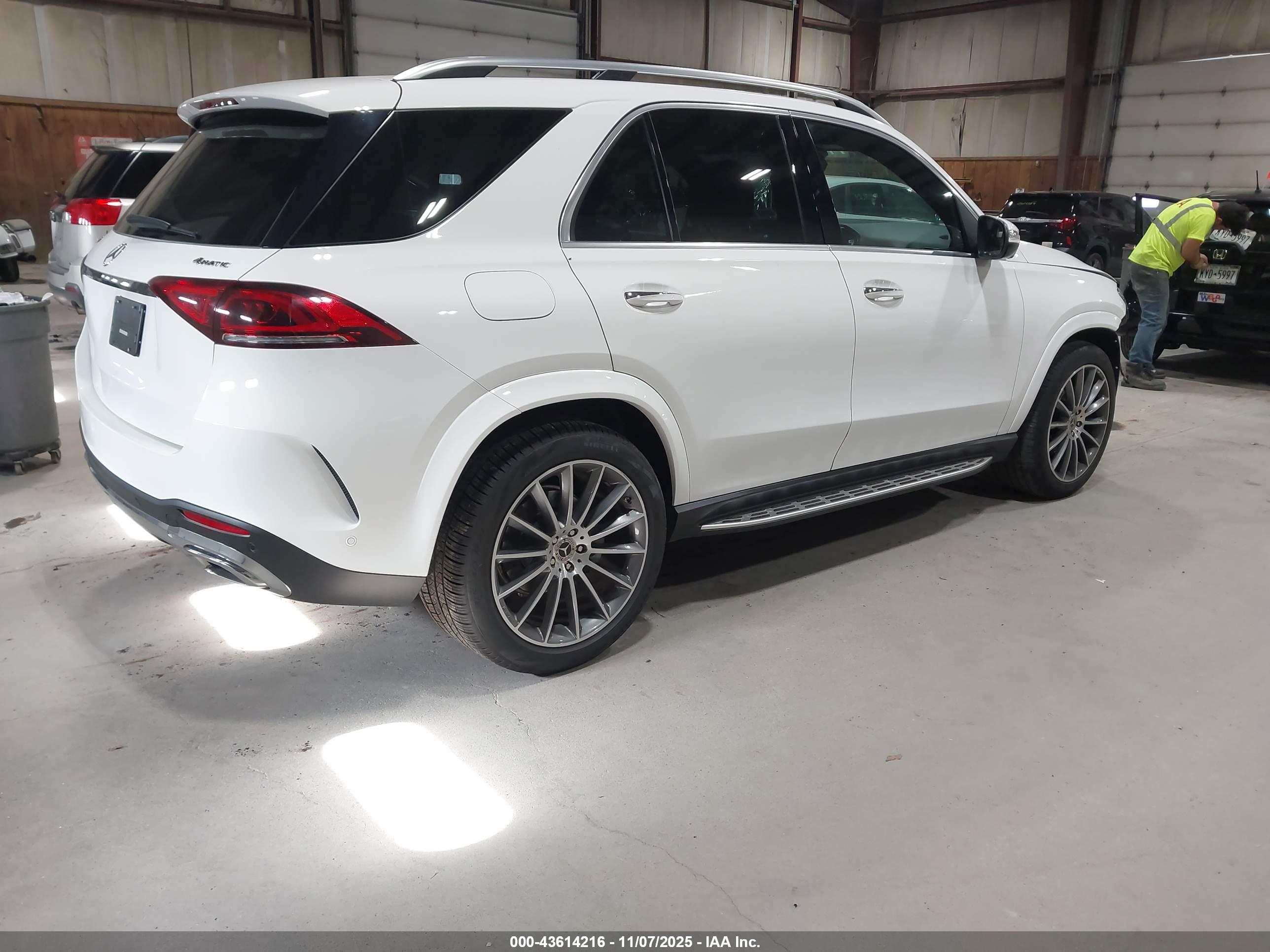MERCEDES-BENZ GLE image 4