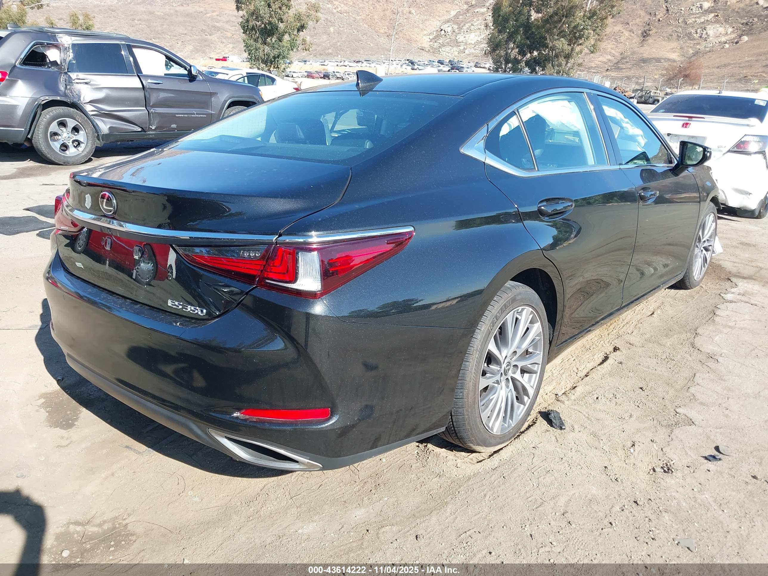 LEXUS ES image 4