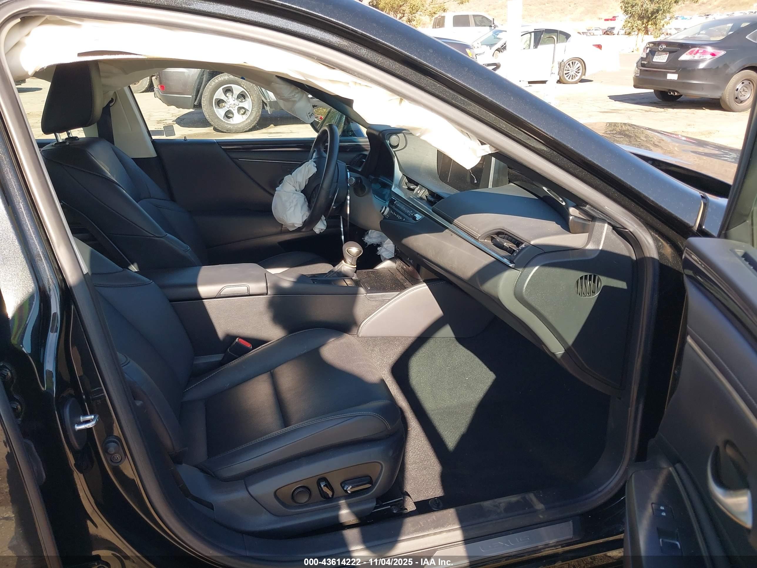 LEXUS ES image 5