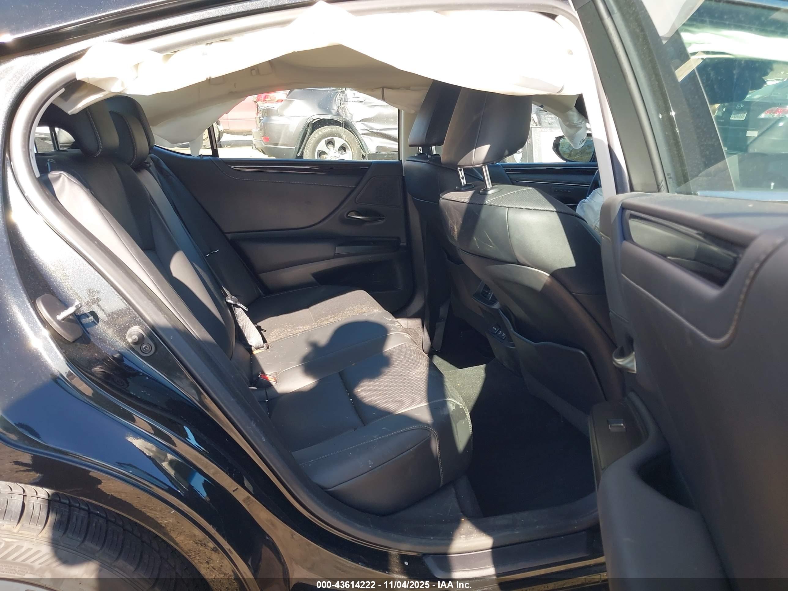 LEXUS ES image 8