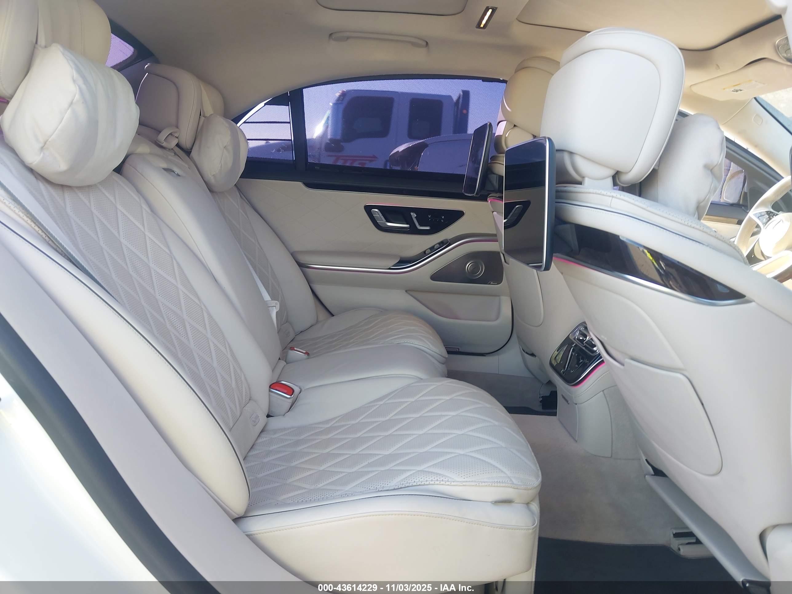 MERCEDES-BENZ S image 8