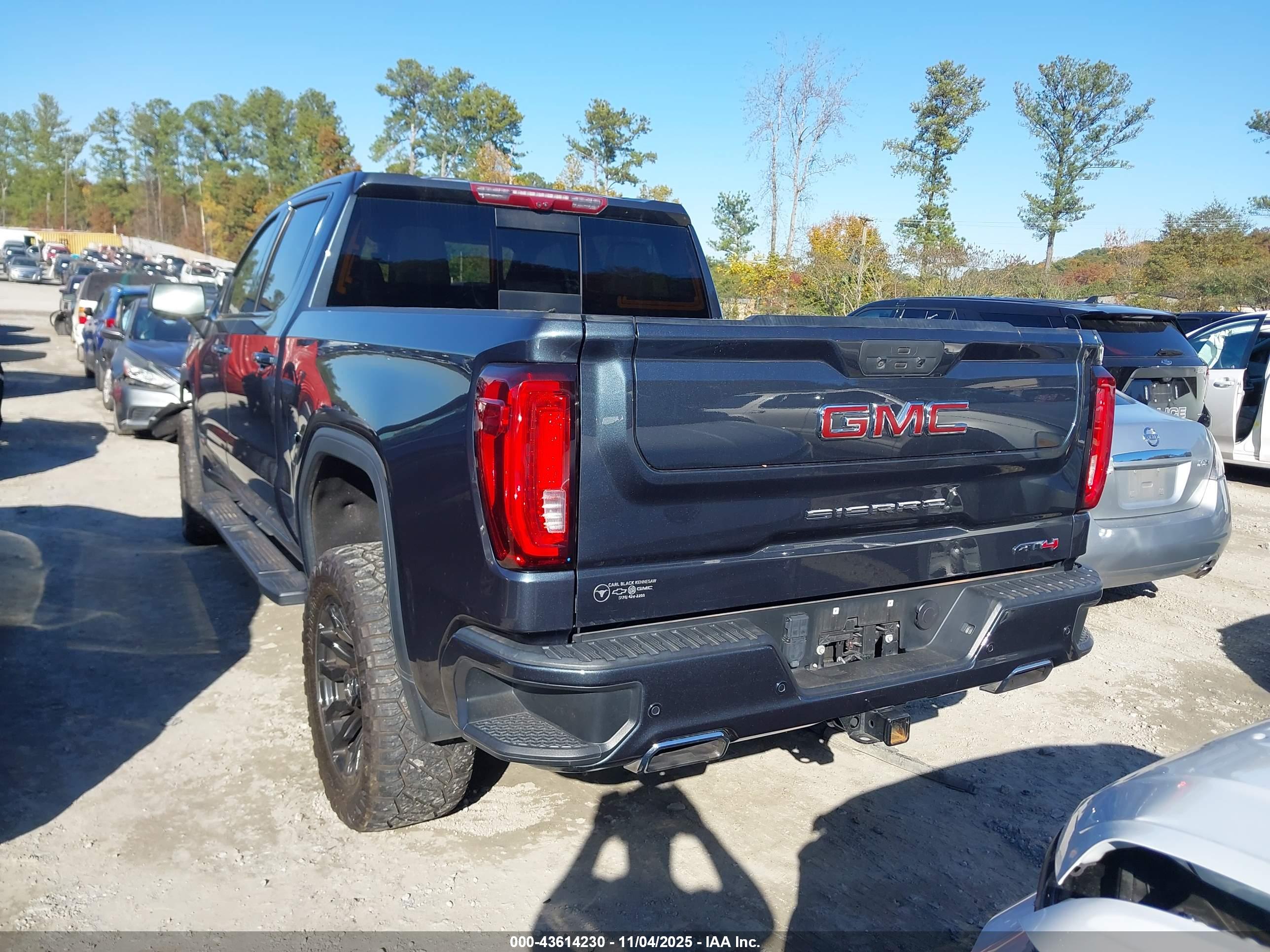 GMC SIERRA image 3