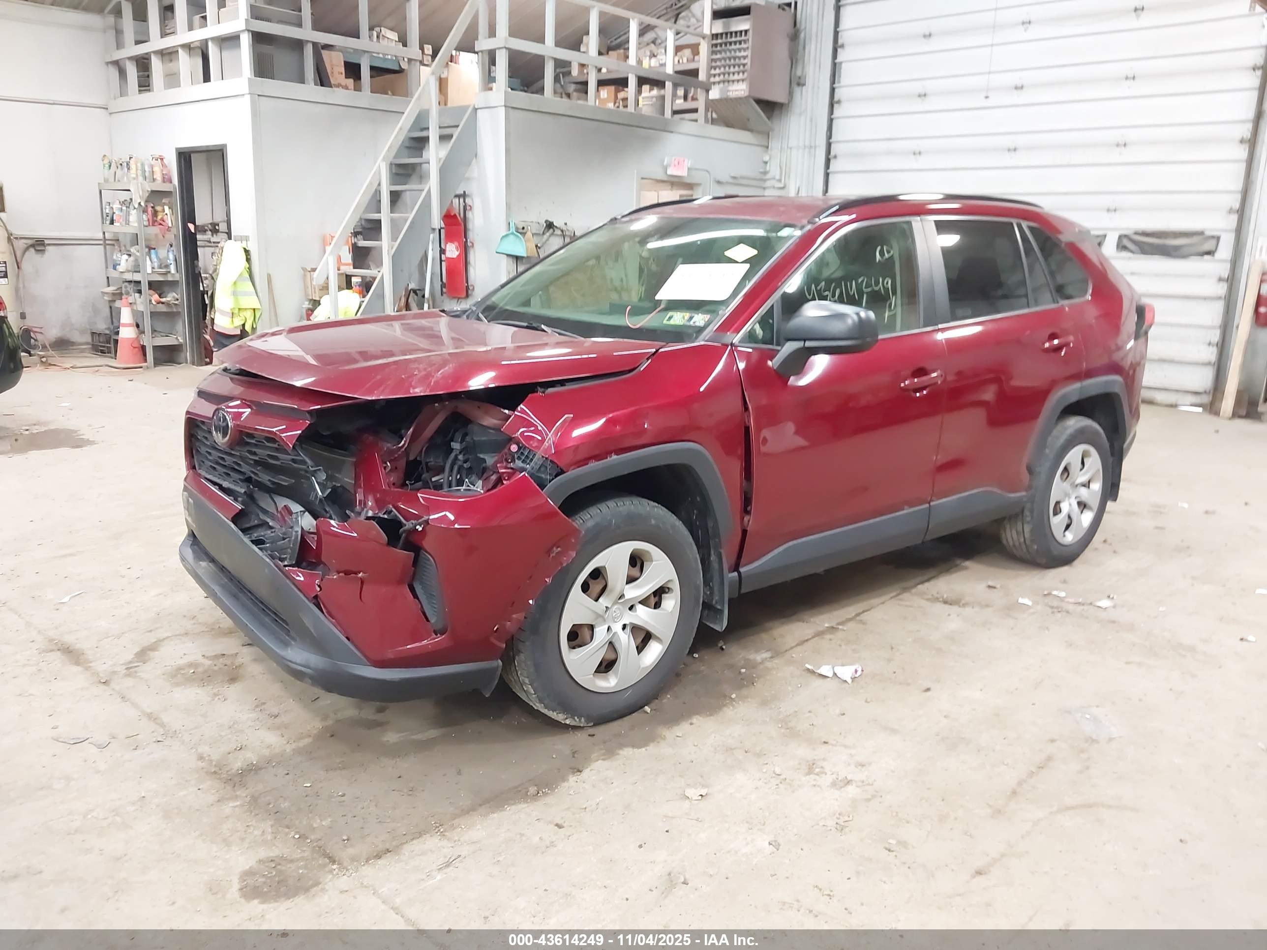 TOYOTA RAV4 image 2