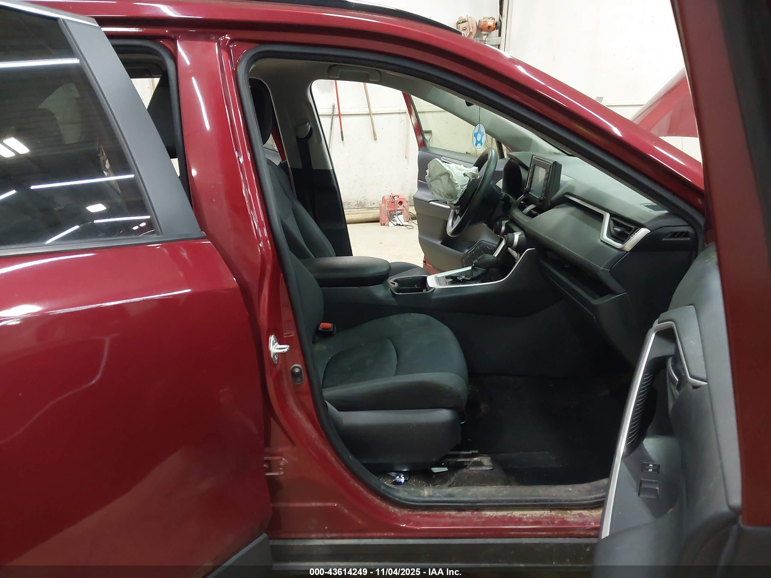 TOYOTA RAV4 image 5
