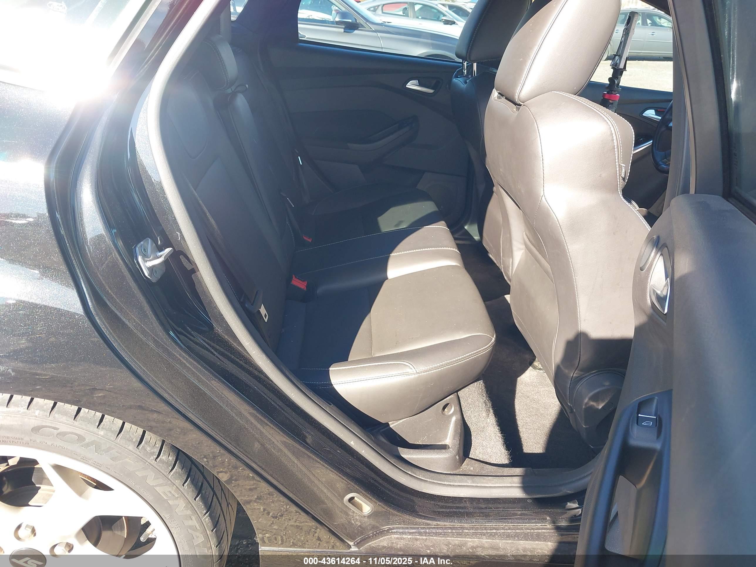 FORD FOCUS image 8