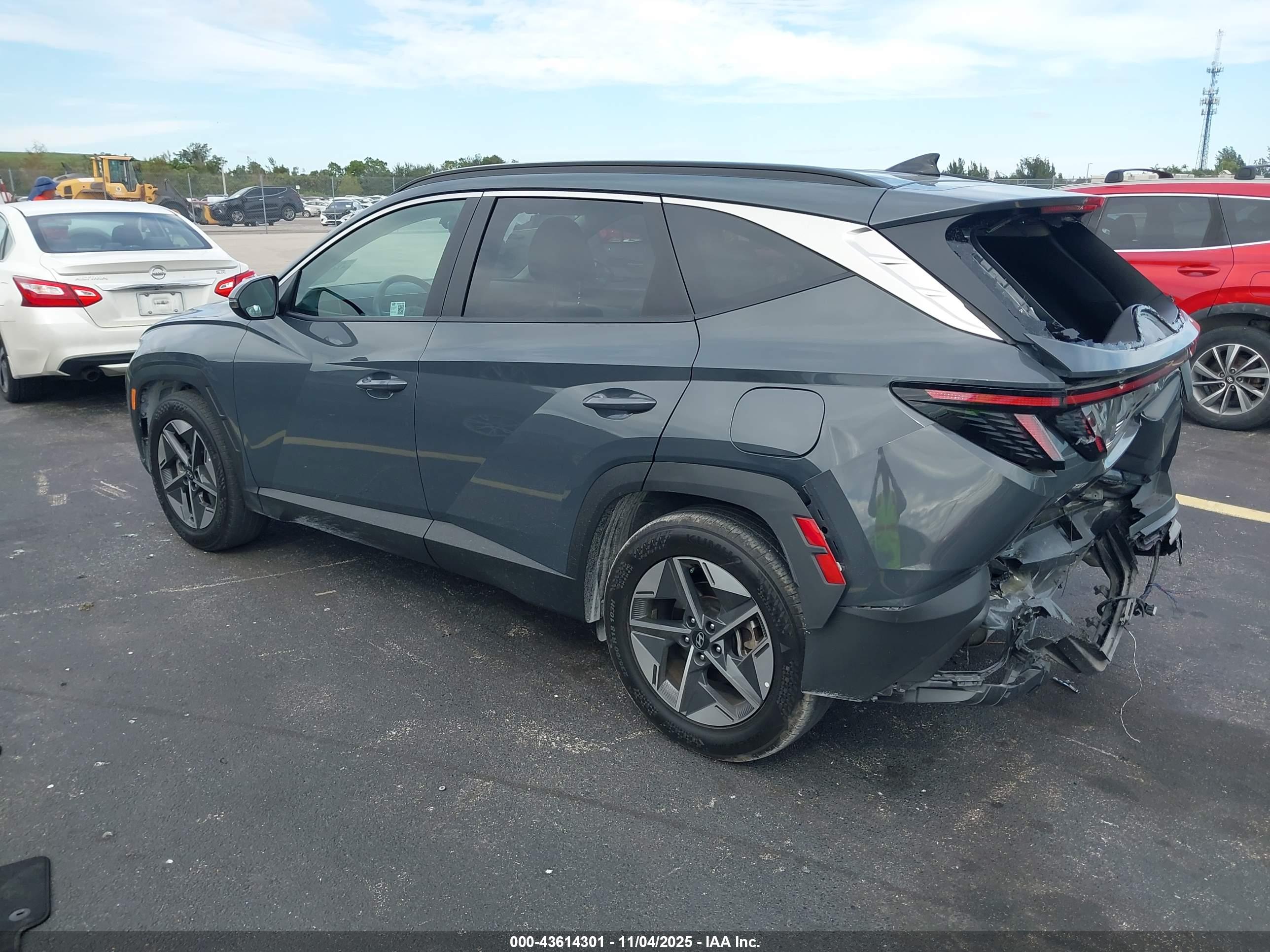 HYUNDAI TUCSON image 3