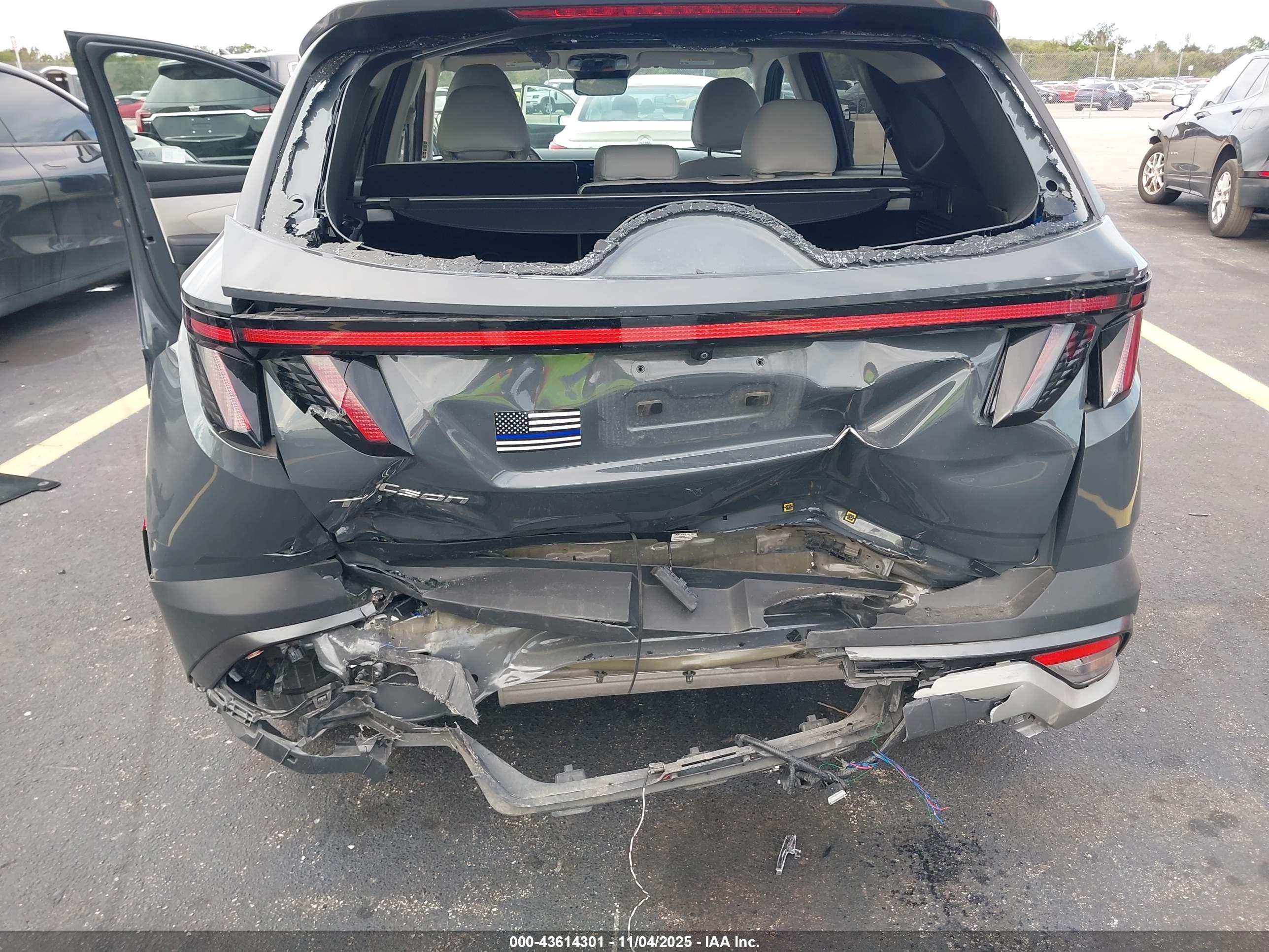 HYUNDAI TUCSON image 6