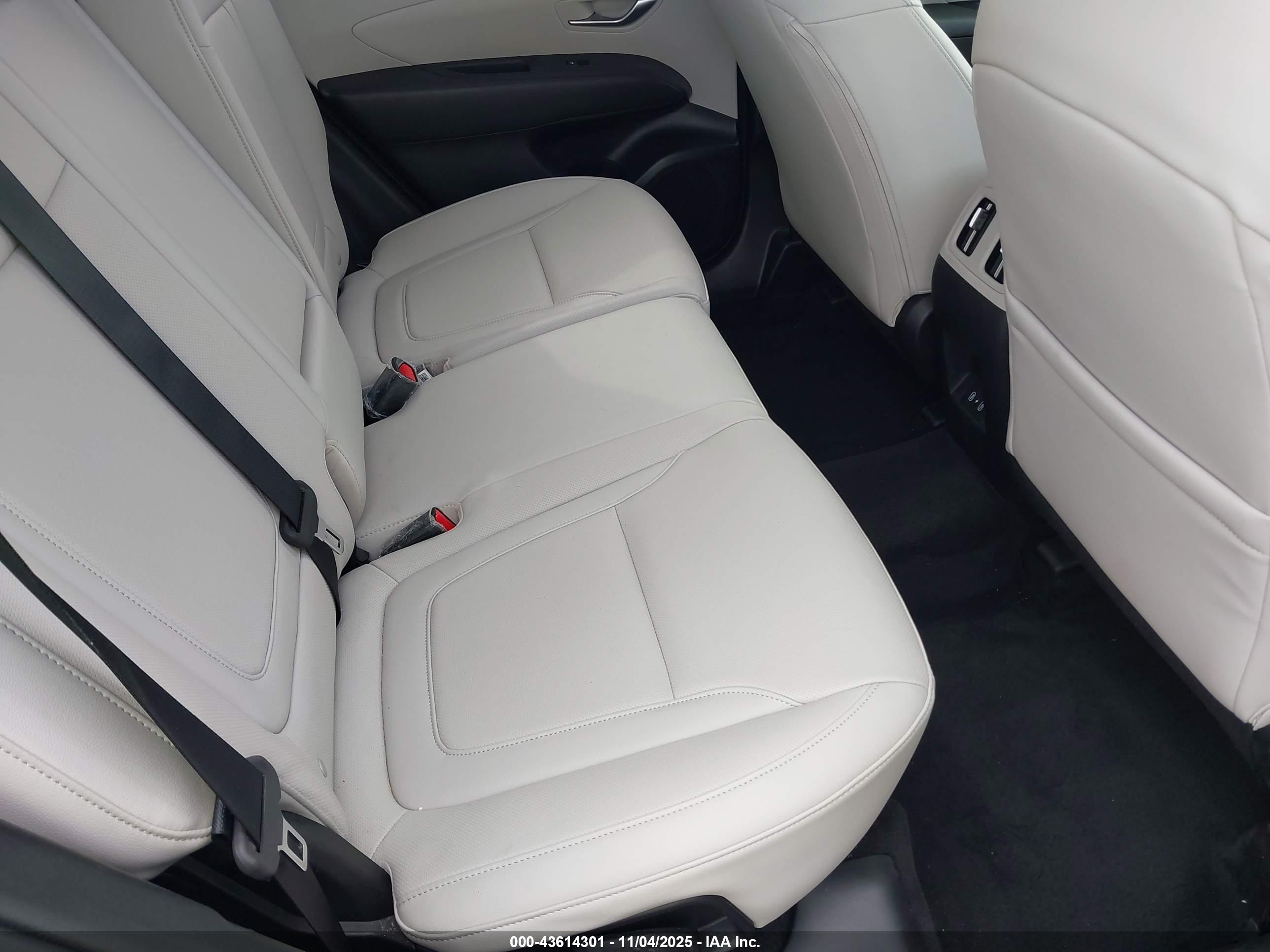 HYUNDAI TUCSON image 8