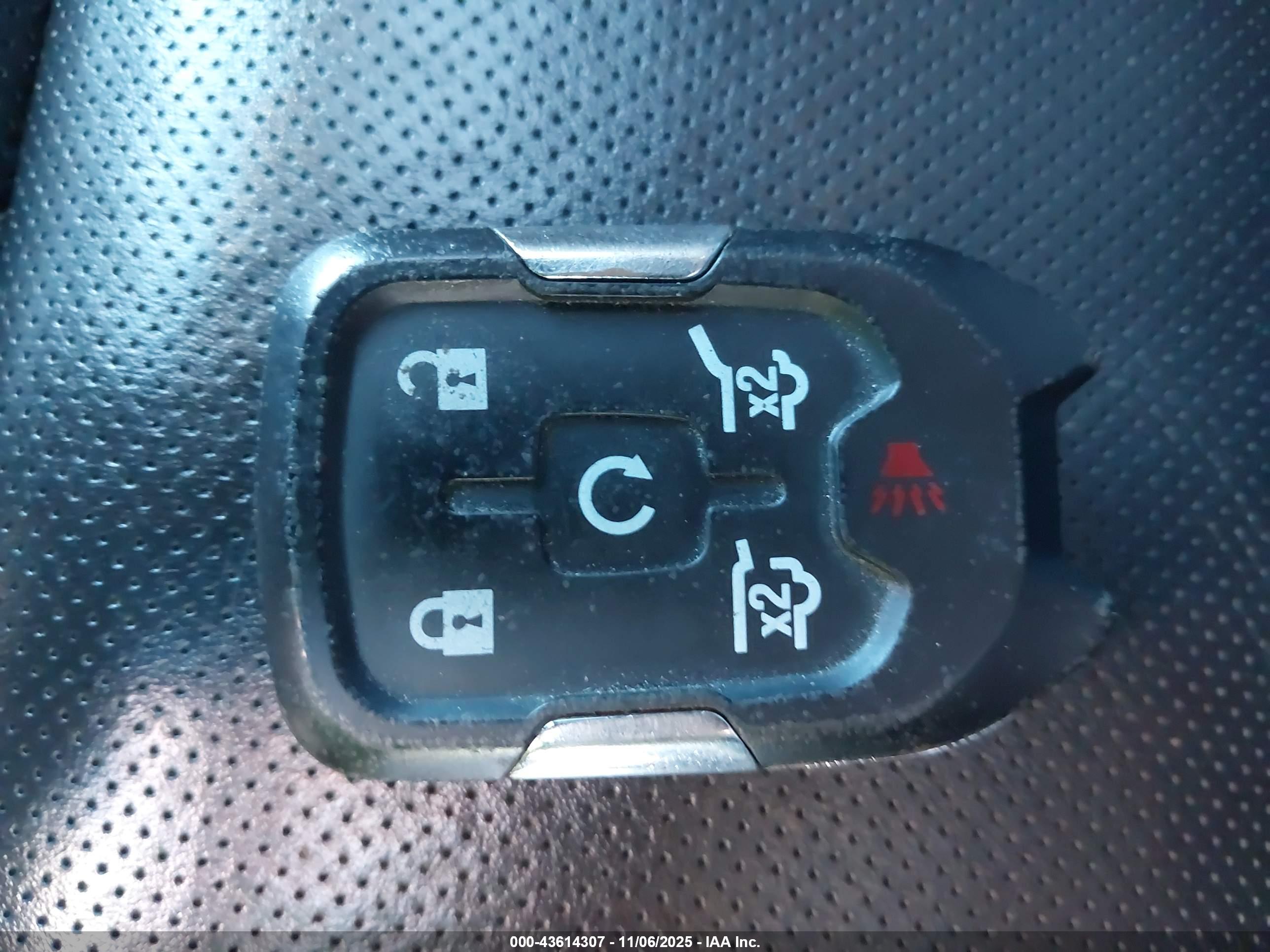 GMC YUKON image 11