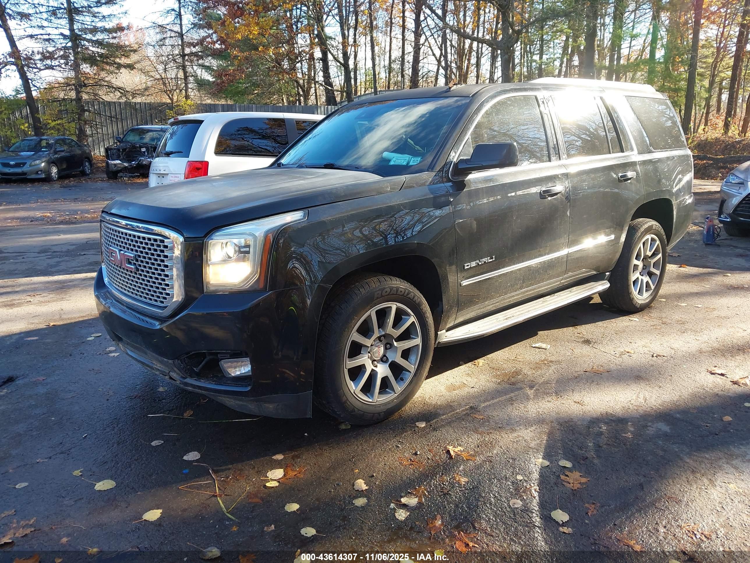 GMC YUKON image 2