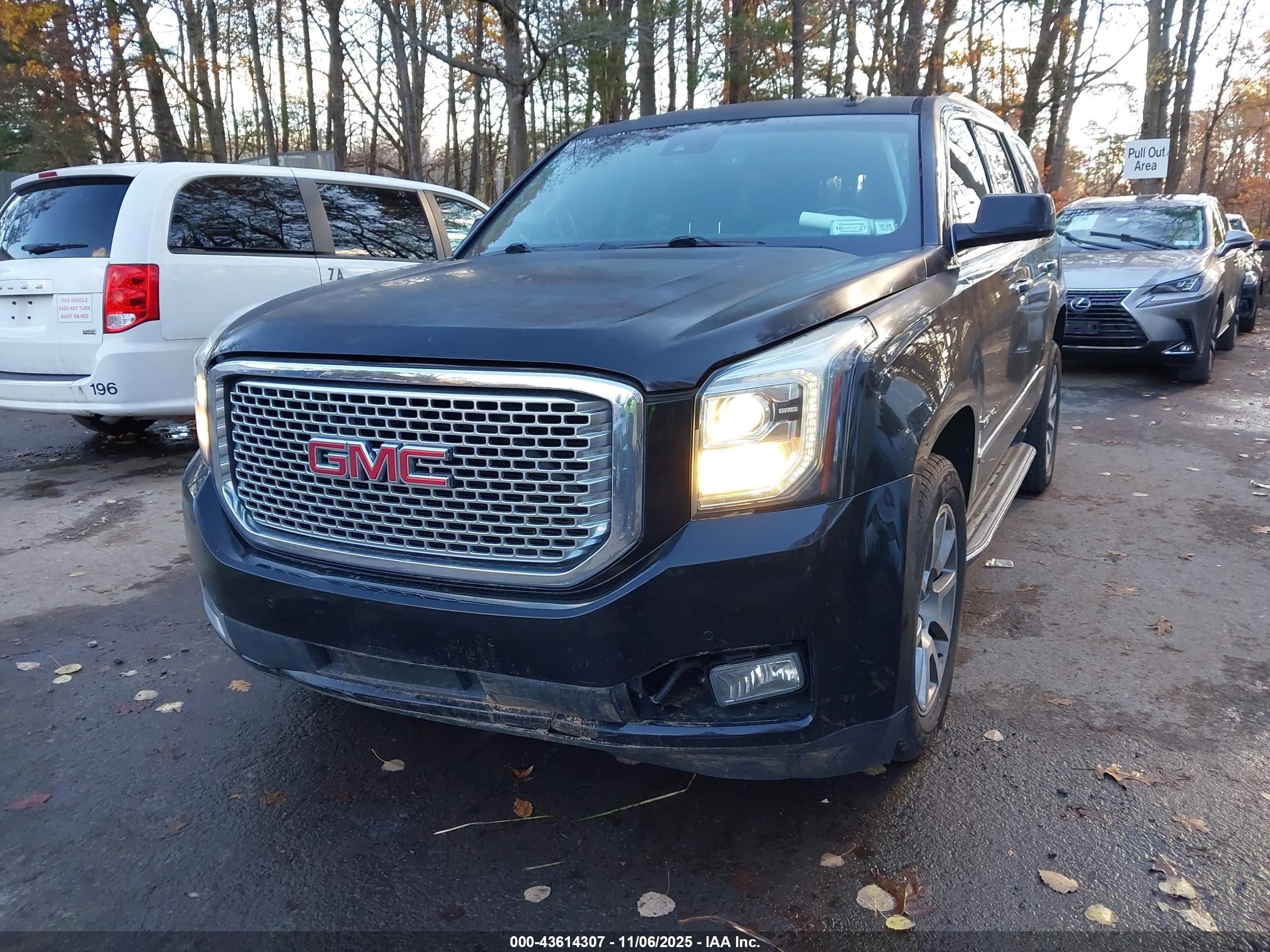 GMC YUKON image 6
