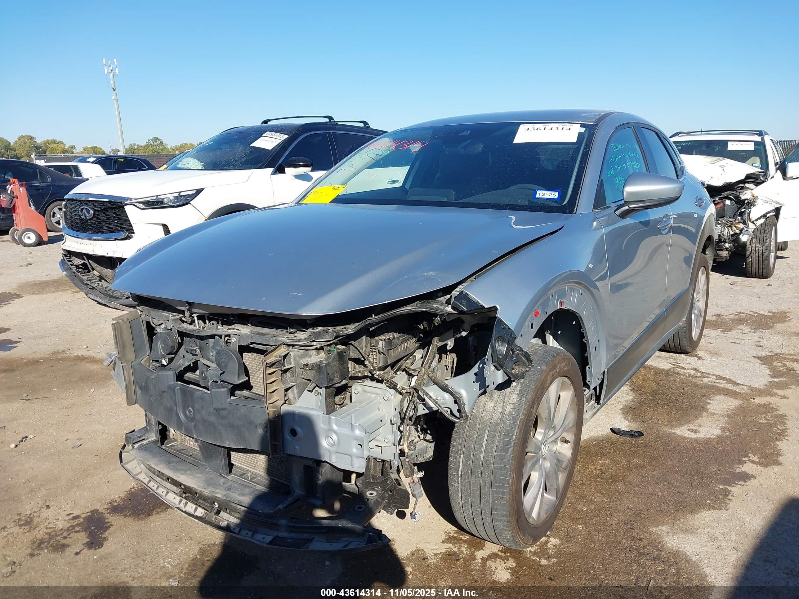 MAZDA CX-30 image 2