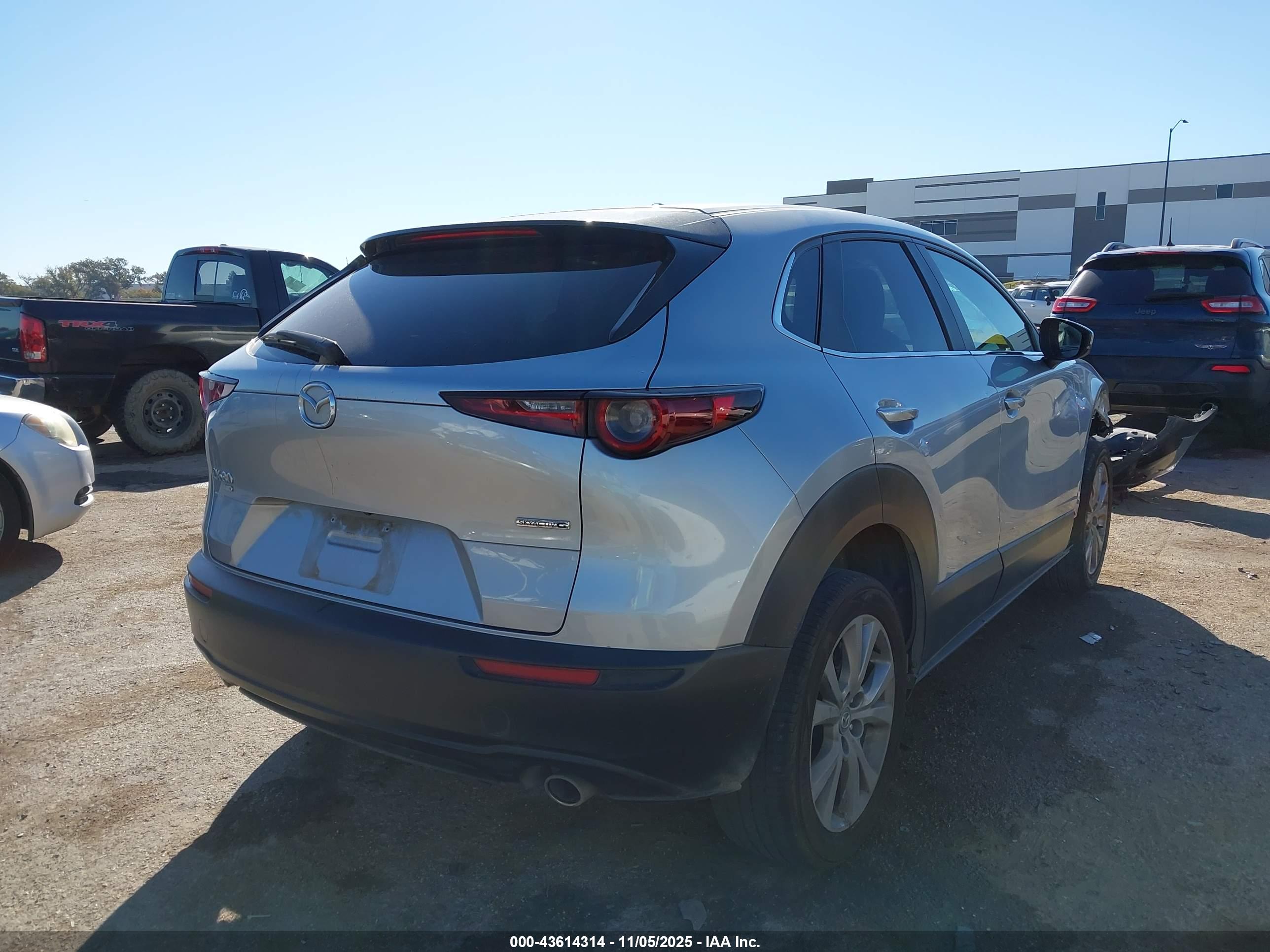 MAZDA CX-30 image 4