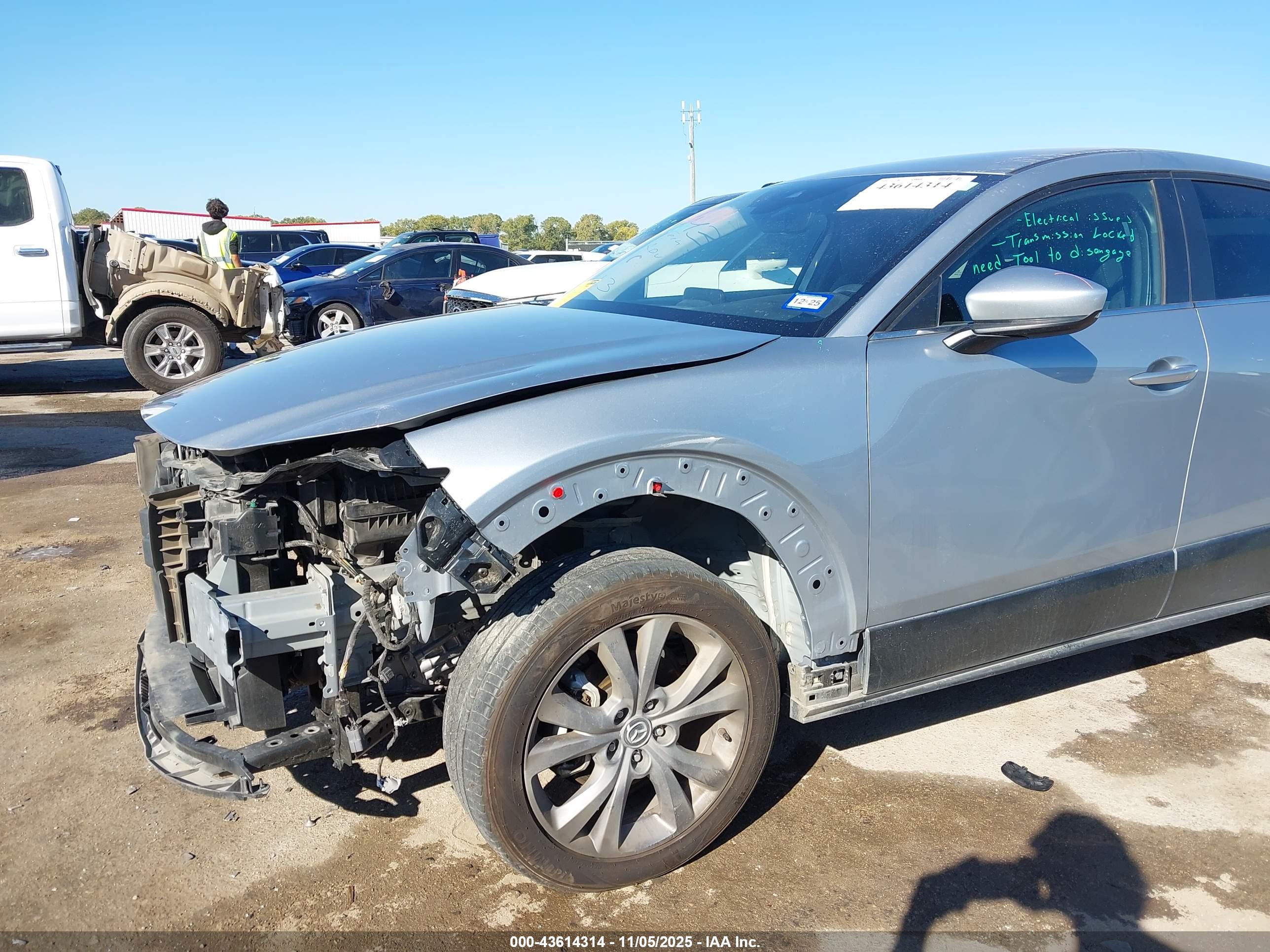 MAZDA CX-30 image 6