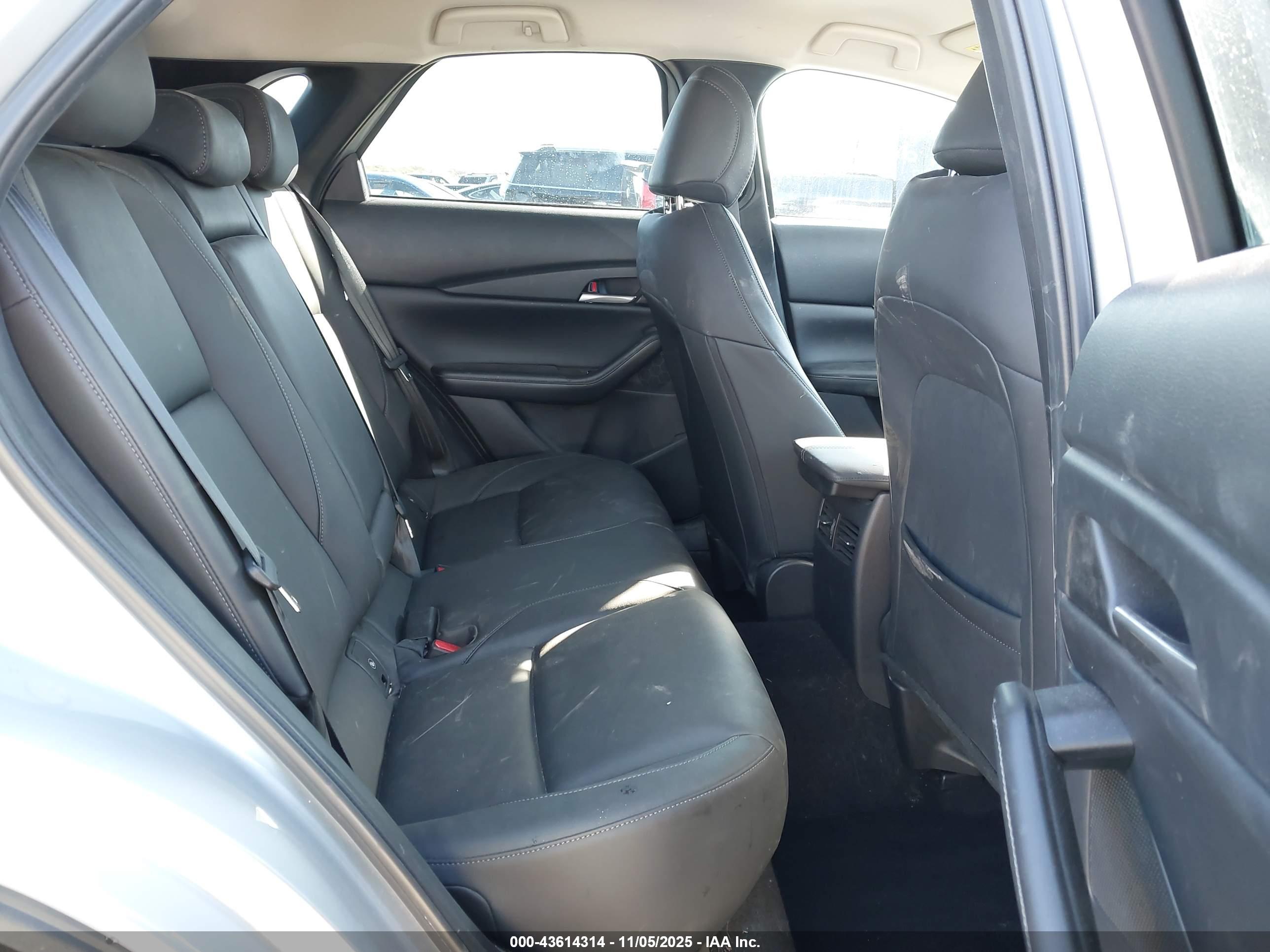 MAZDA CX-30 image 8