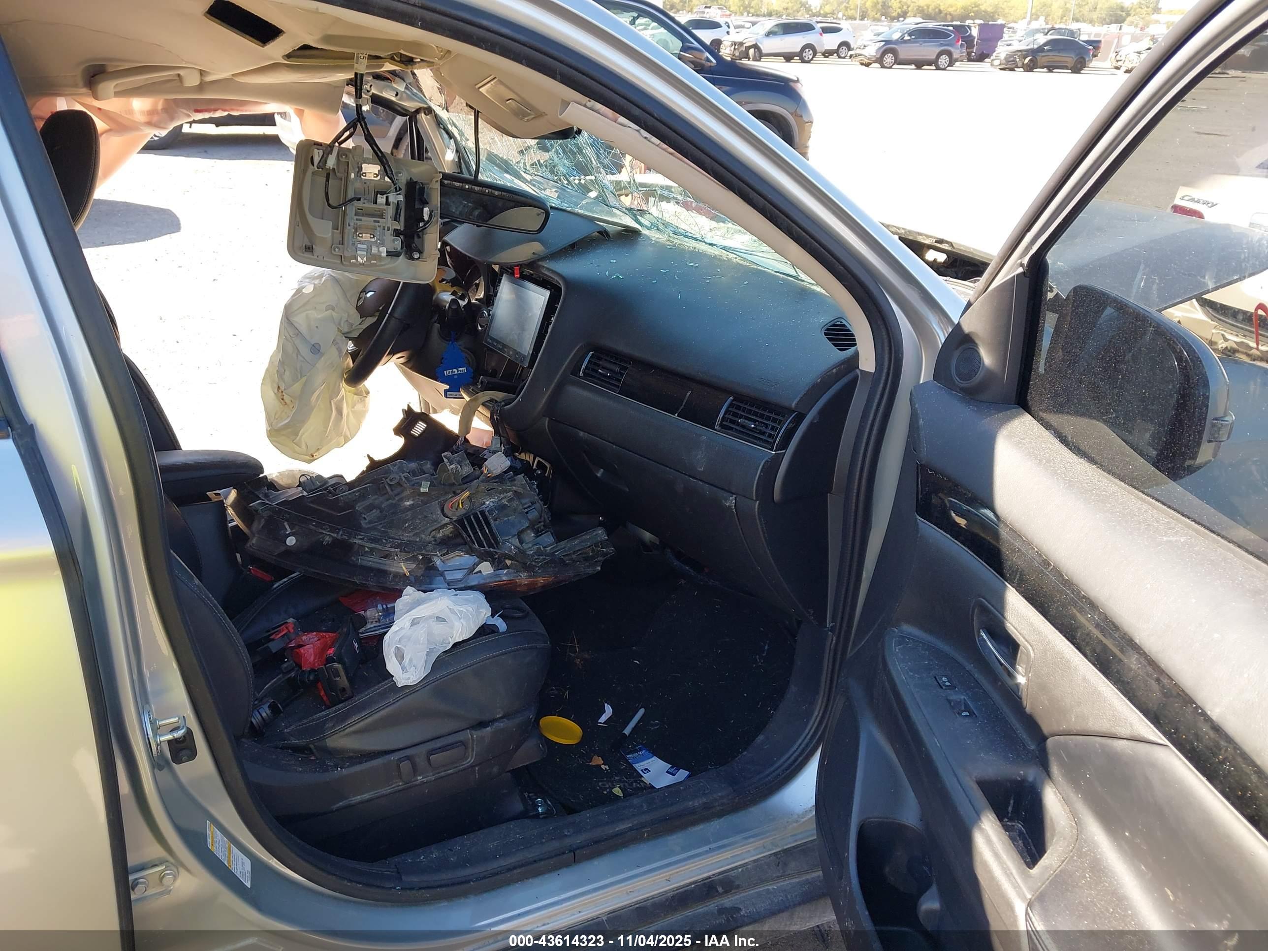 MITSUBISHI OUTLANDER image 5