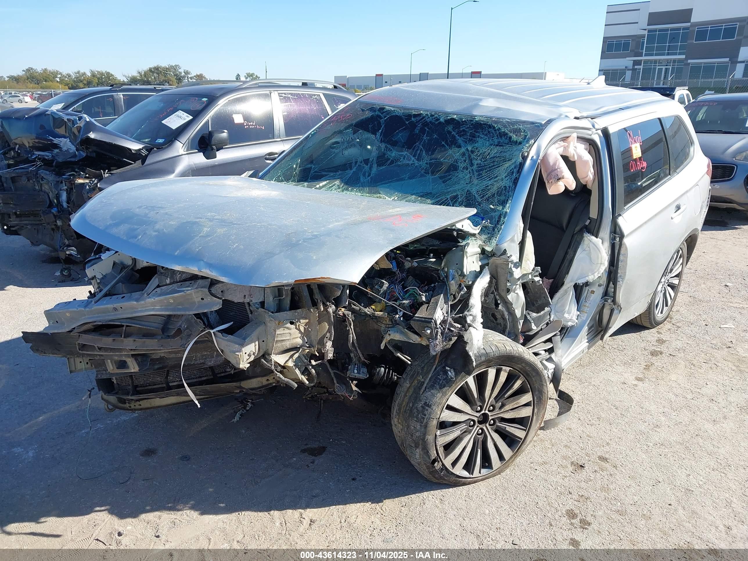 MITSUBISHI OUTLANDER image 6