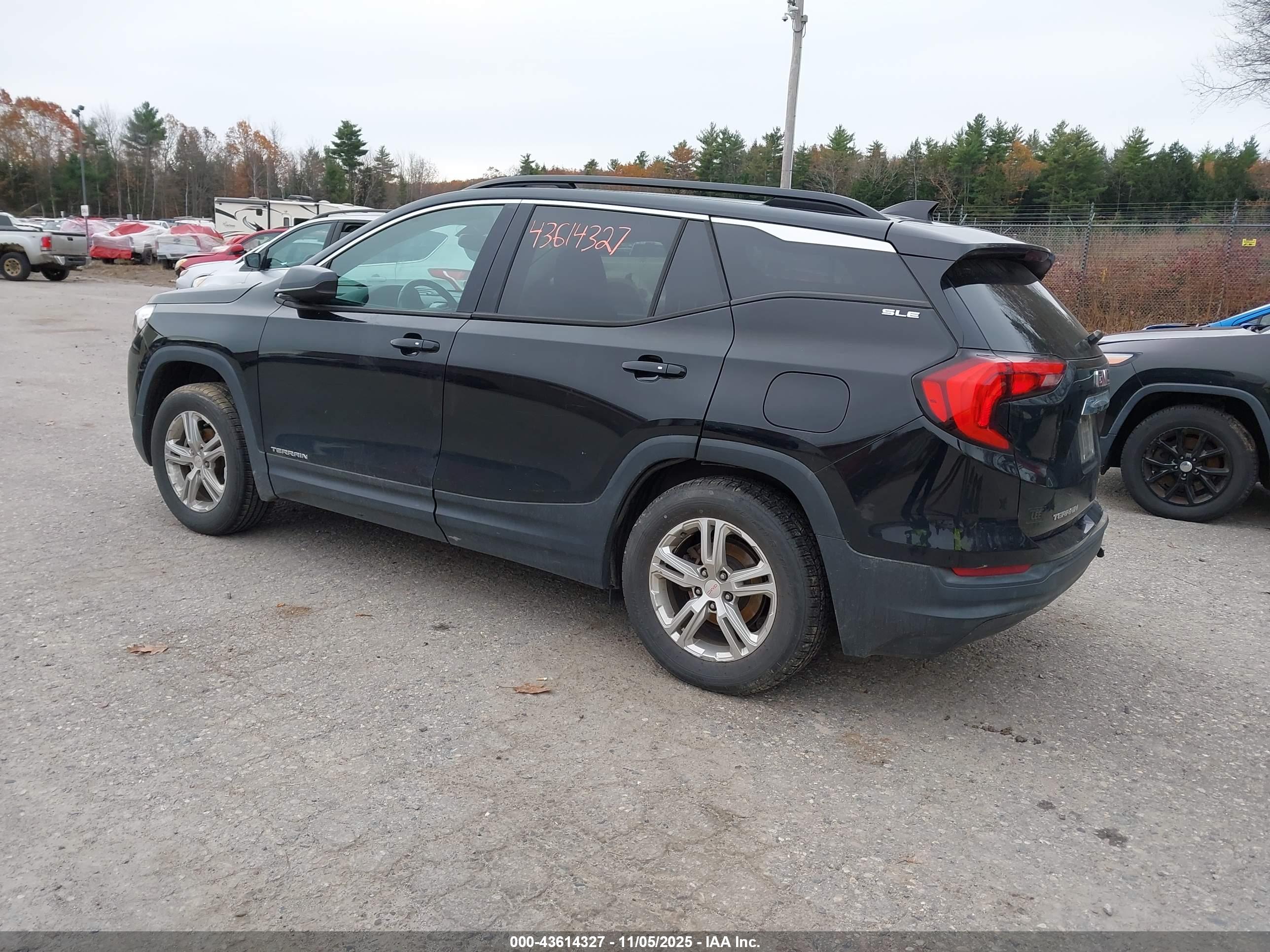 GMC TERRAIN image 3