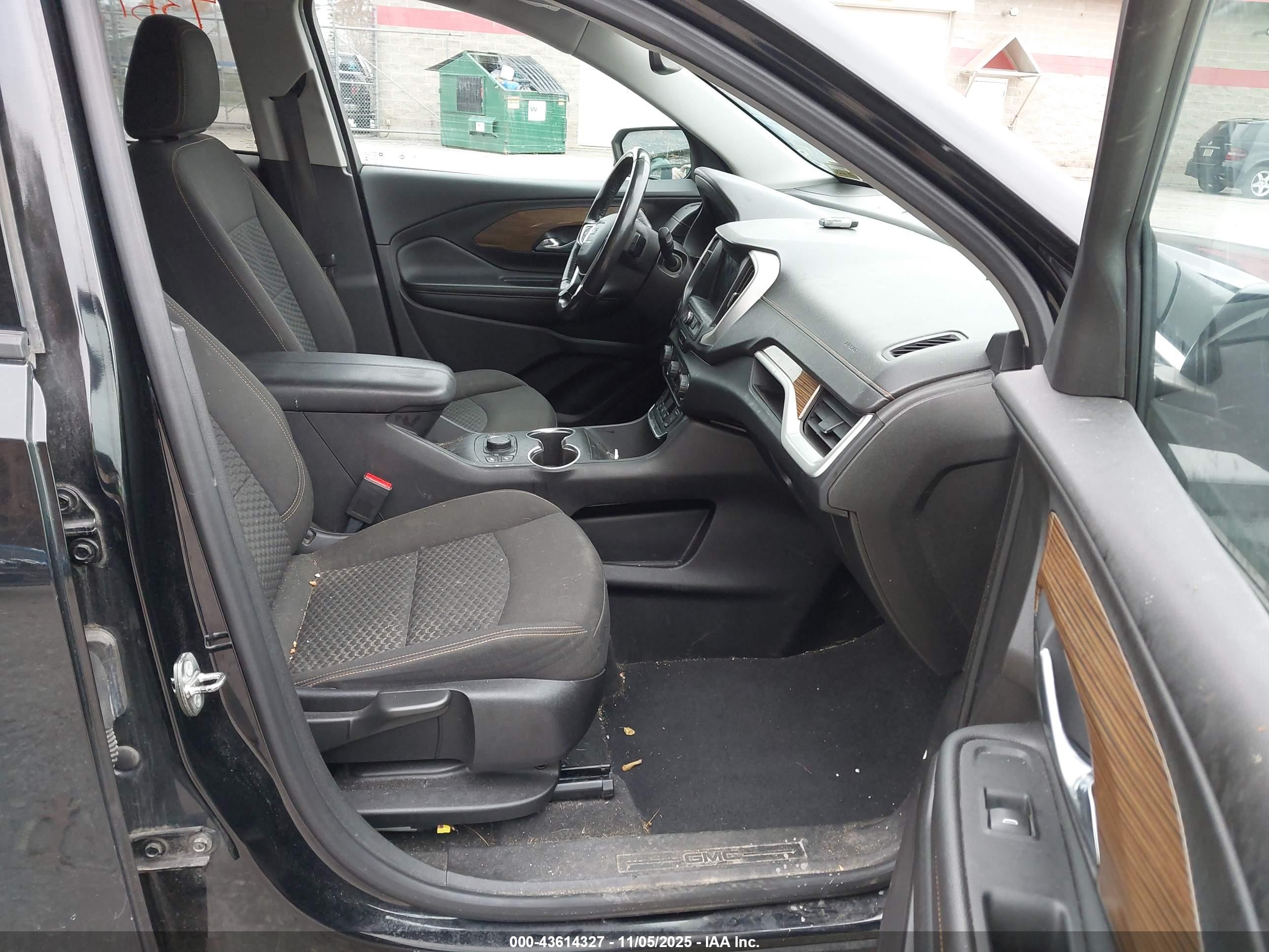 GMC TERRAIN image 5