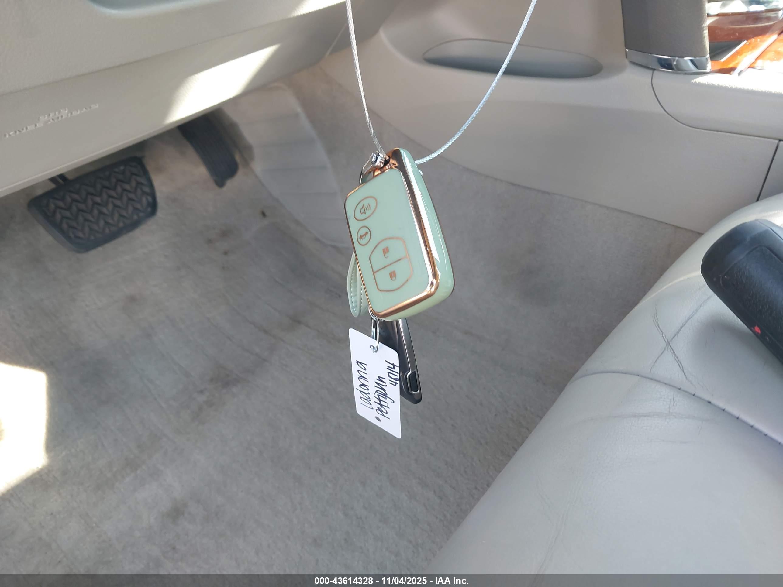 TOYOTA CAMRY image 11