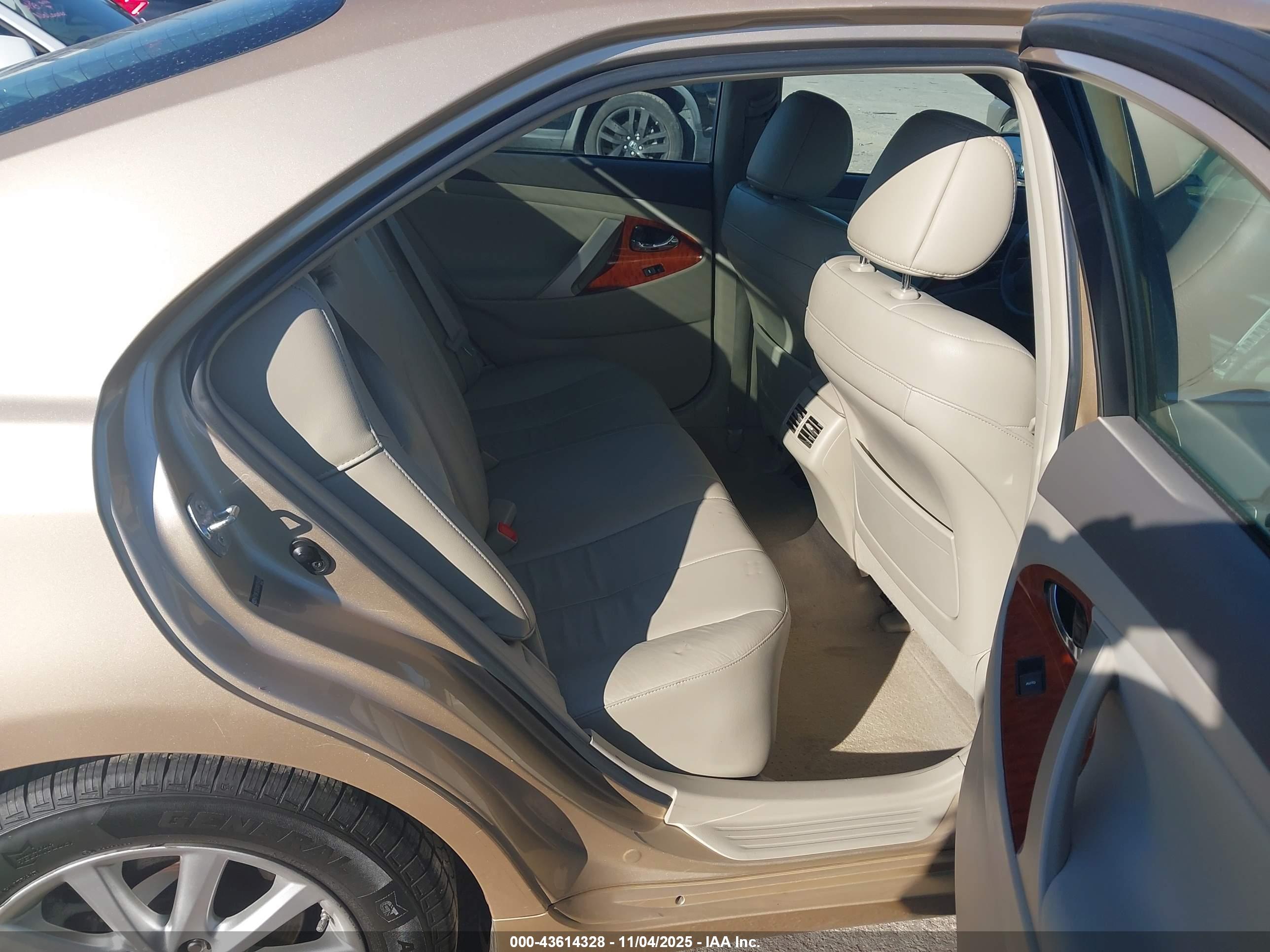 TOYOTA CAMRY image 8