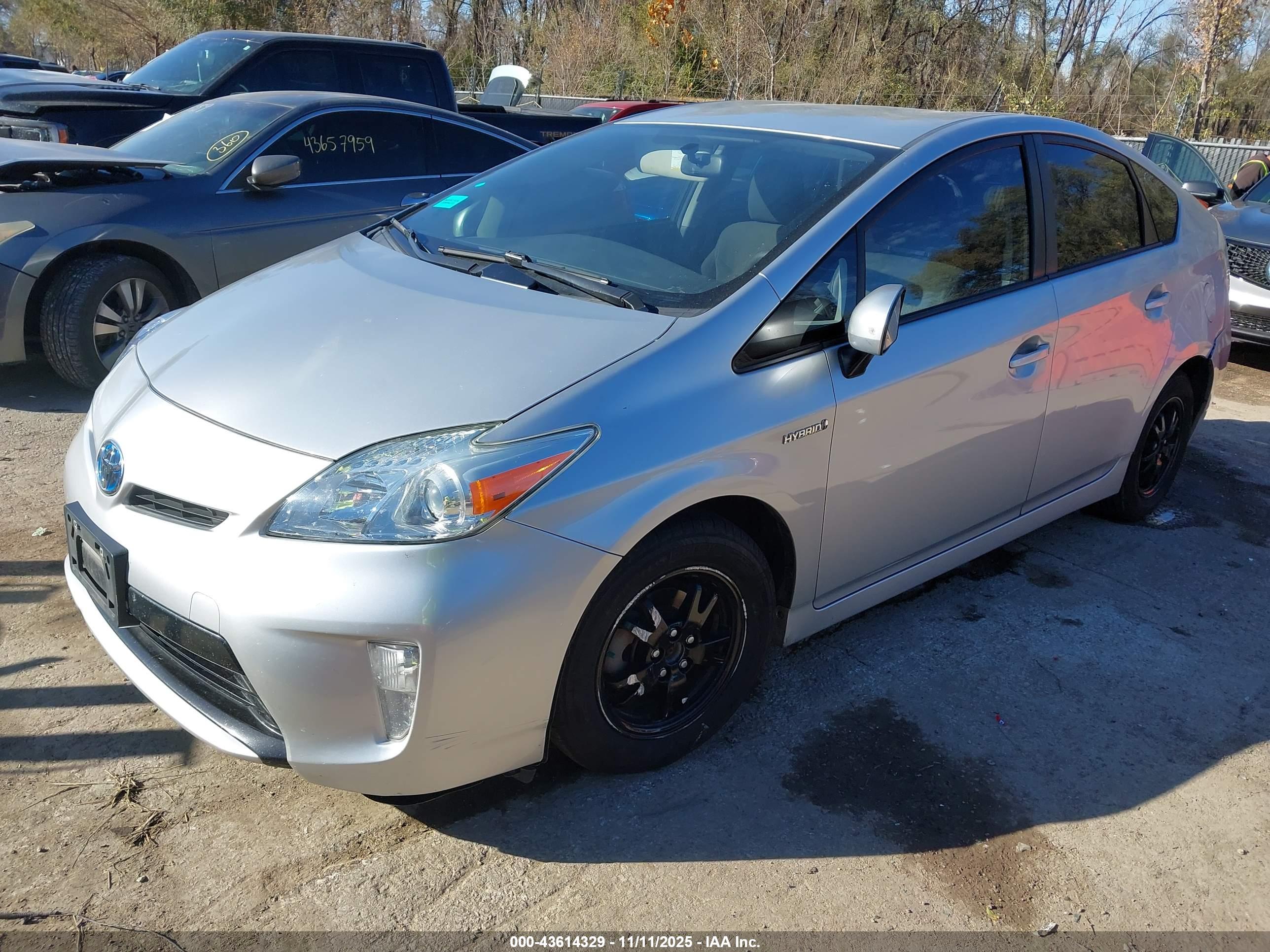 TOYOTA PRIUS image 2