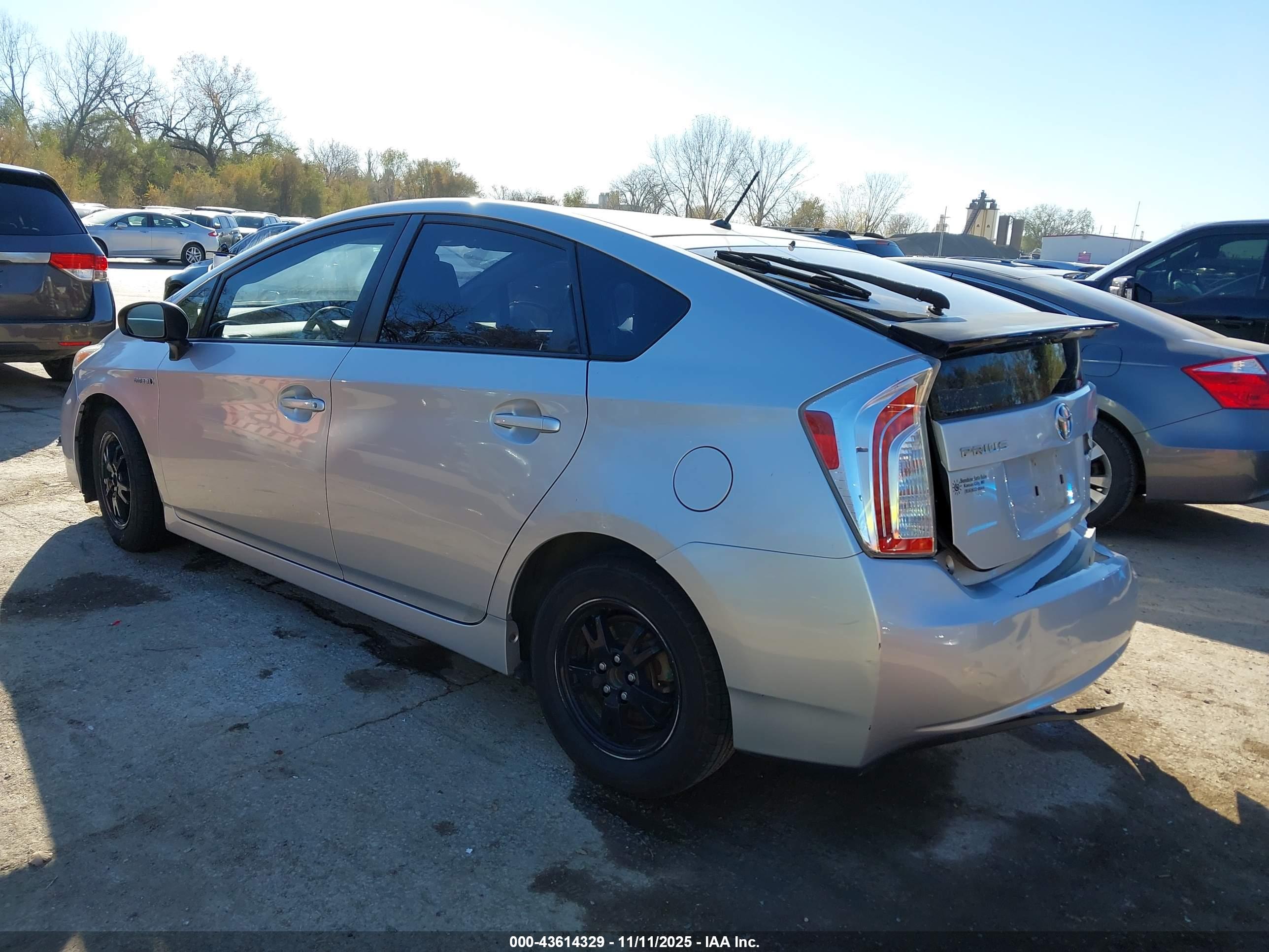 TOYOTA PRIUS image 3
